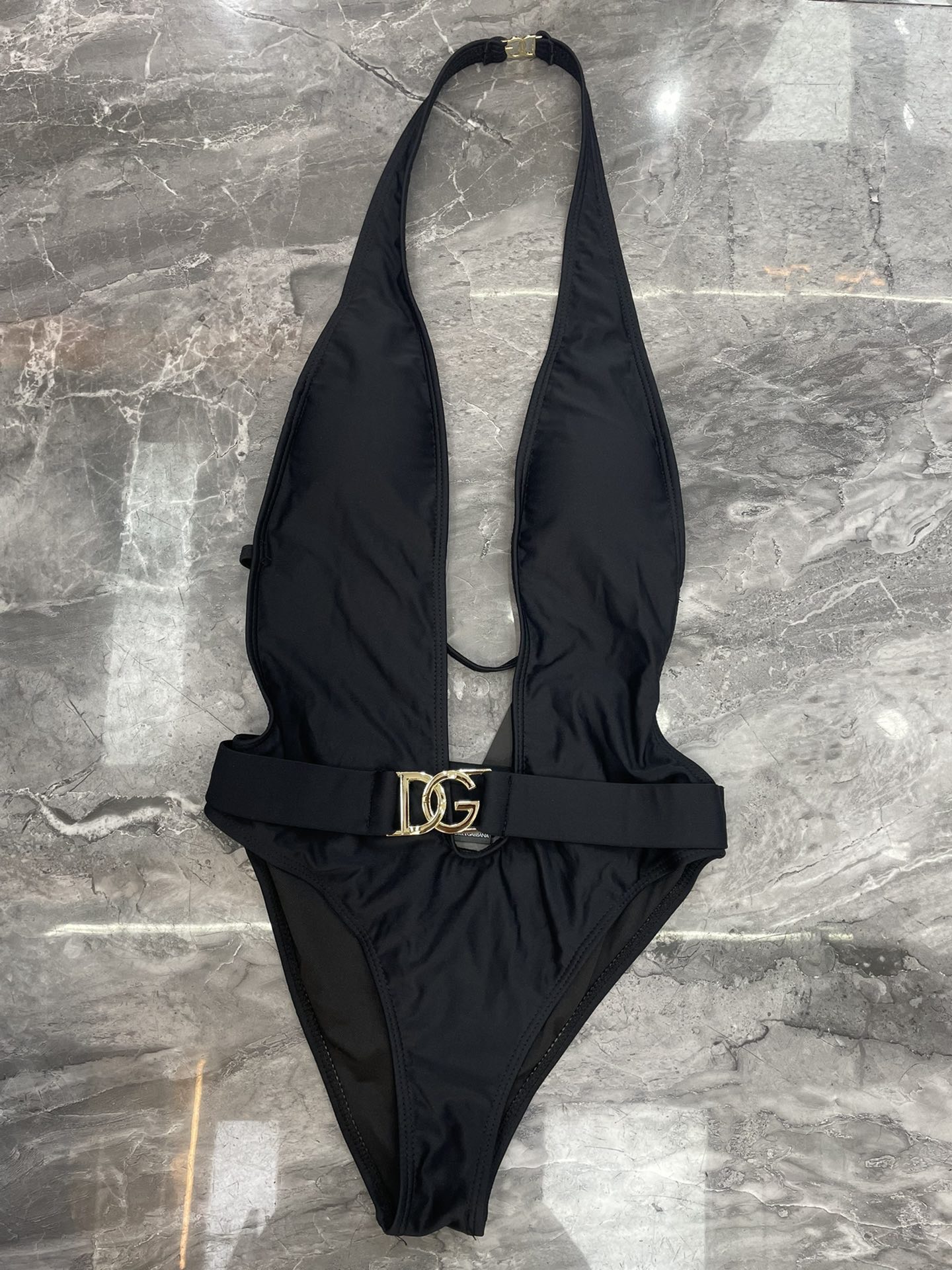 DG新款连体泳衣 时尚潮流款 😍🥰适合多种场景的游泳衣🏊‍♀️海边 游泳池 温泉 水上乐园 漂流都可以😌