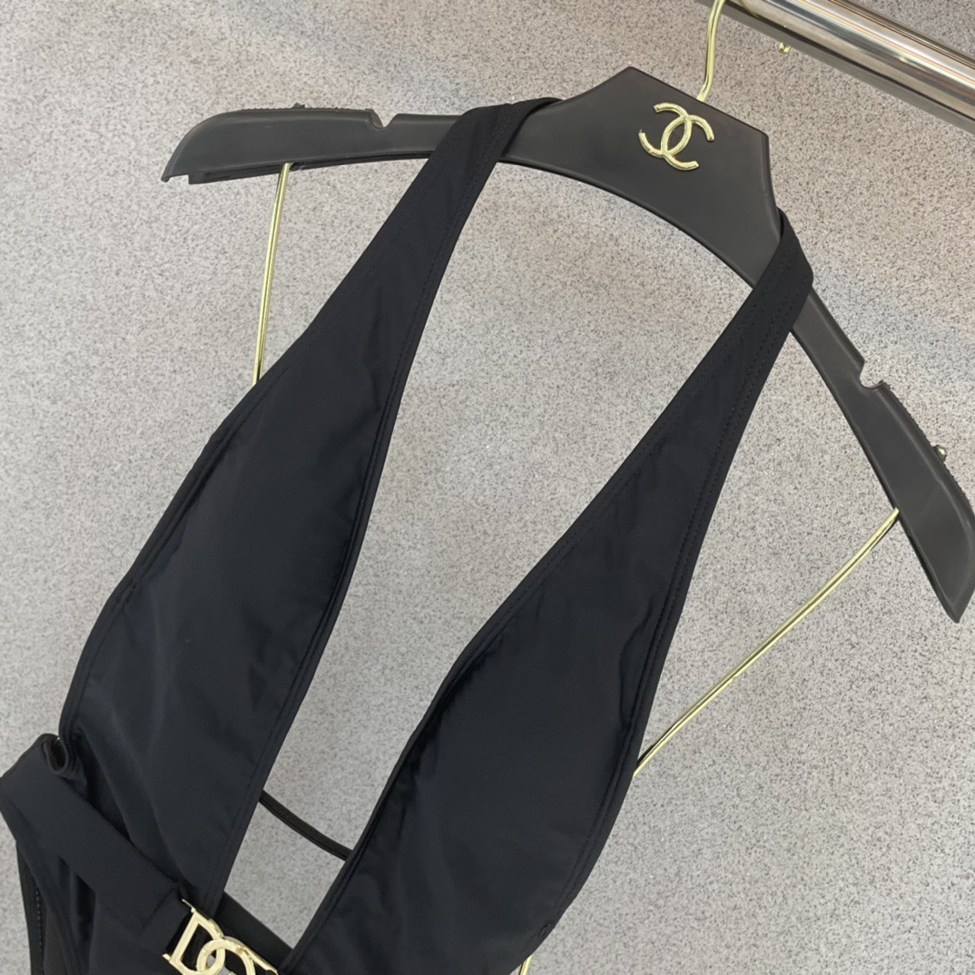 DG新款连体泳衣 时尚潮流款 😍🥰适合多种场景的游泳衣🏊‍♀️海边 游泳池 温泉 水上乐园 漂流都可以😌