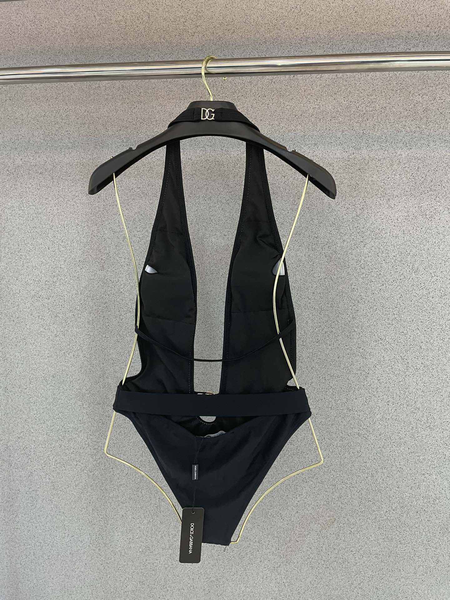DG新款连体泳衣 时尚潮流款 😍🥰适合多种场景的游泳衣🏊‍♀️海边 游泳池 温泉 水上乐园 漂流都可以😌