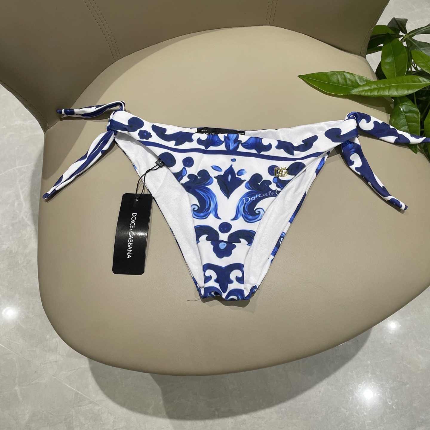 DG新款连体泳衣 时尚潮流款 😍🥰适合多种场景的游泳衣🏊‍♀️海边 游泳池 温泉 水上乐园 漂流都可以😌