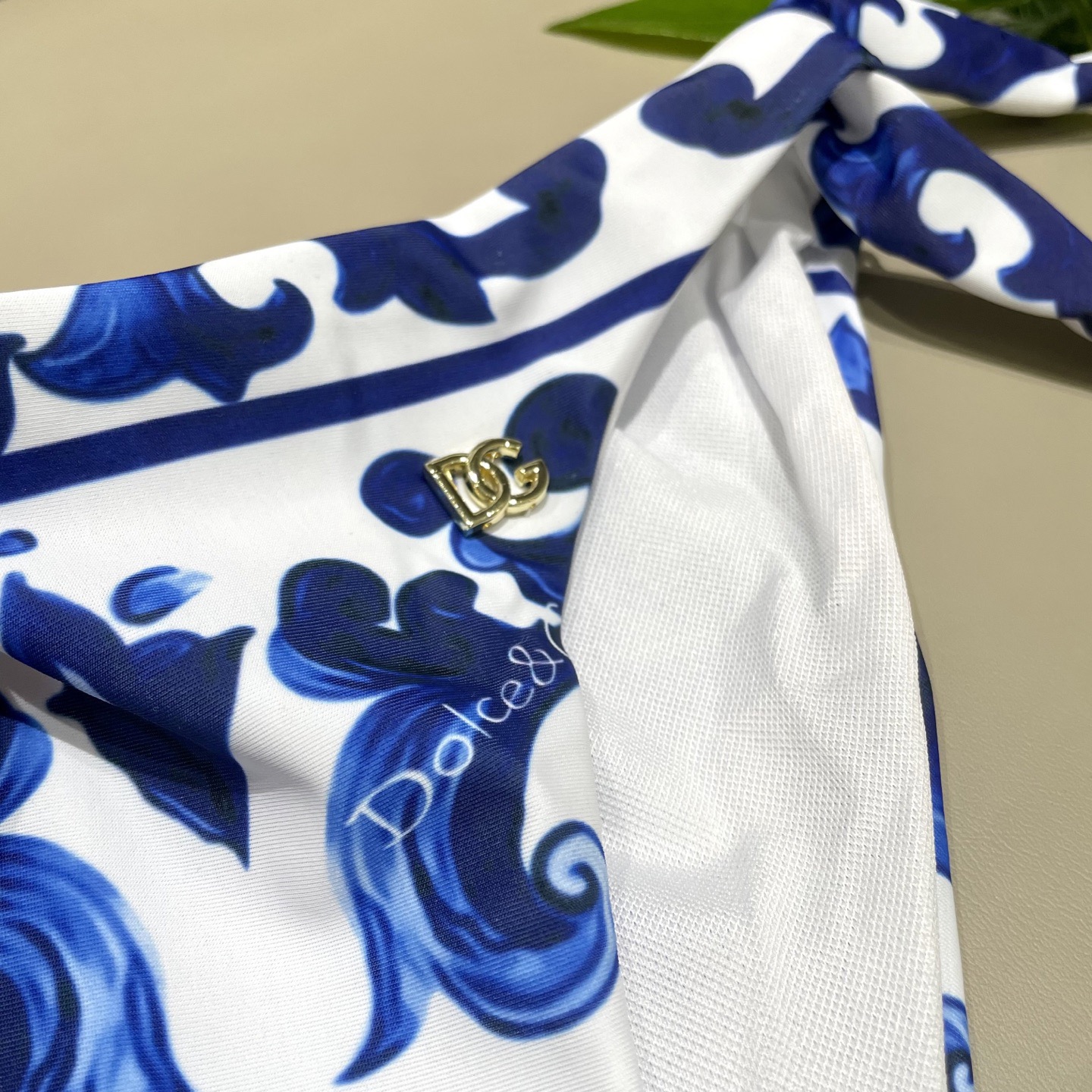 DG新款连体泳衣 时尚潮流款 😍🥰适合多种场景的游泳衣🏊‍♀️海边 游泳池 温泉 水上乐园 漂流都可以😌