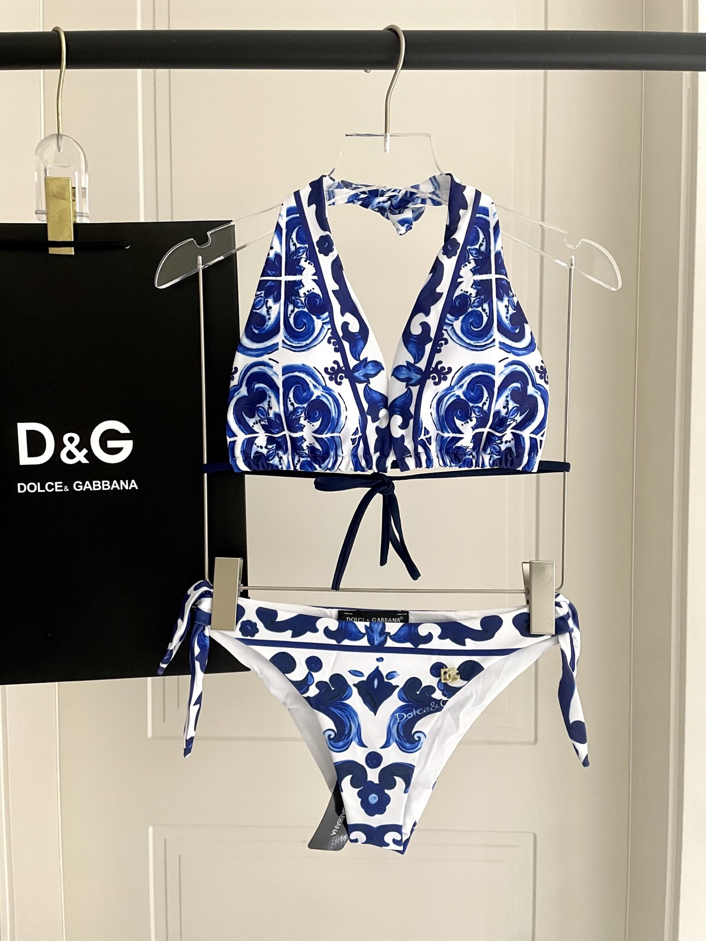DG新款连体泳衣 时尚潮流款 😍🥰适合多种场景的游泳衣🏊‍♀️海边 游泳池 温泉 水上乐园 漂流都可以😌
