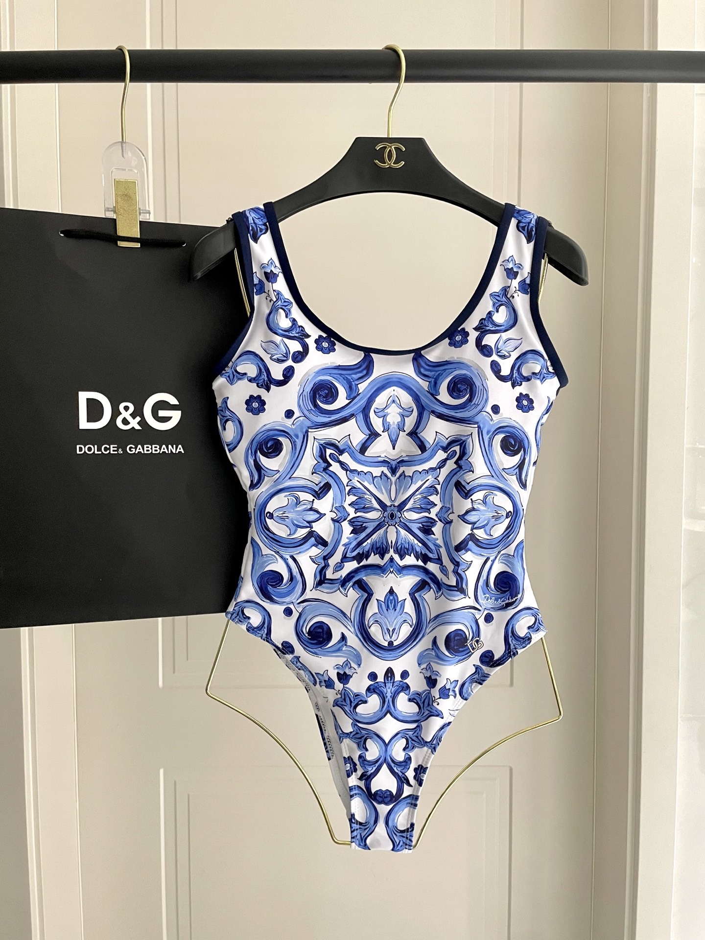 DG新款连体泳衣 时尚潮流款 😍🥰适合多种场景的游泳衣🏊‍♀️海边 游泳池 温泉 水上乐园 漂流都可以😌
