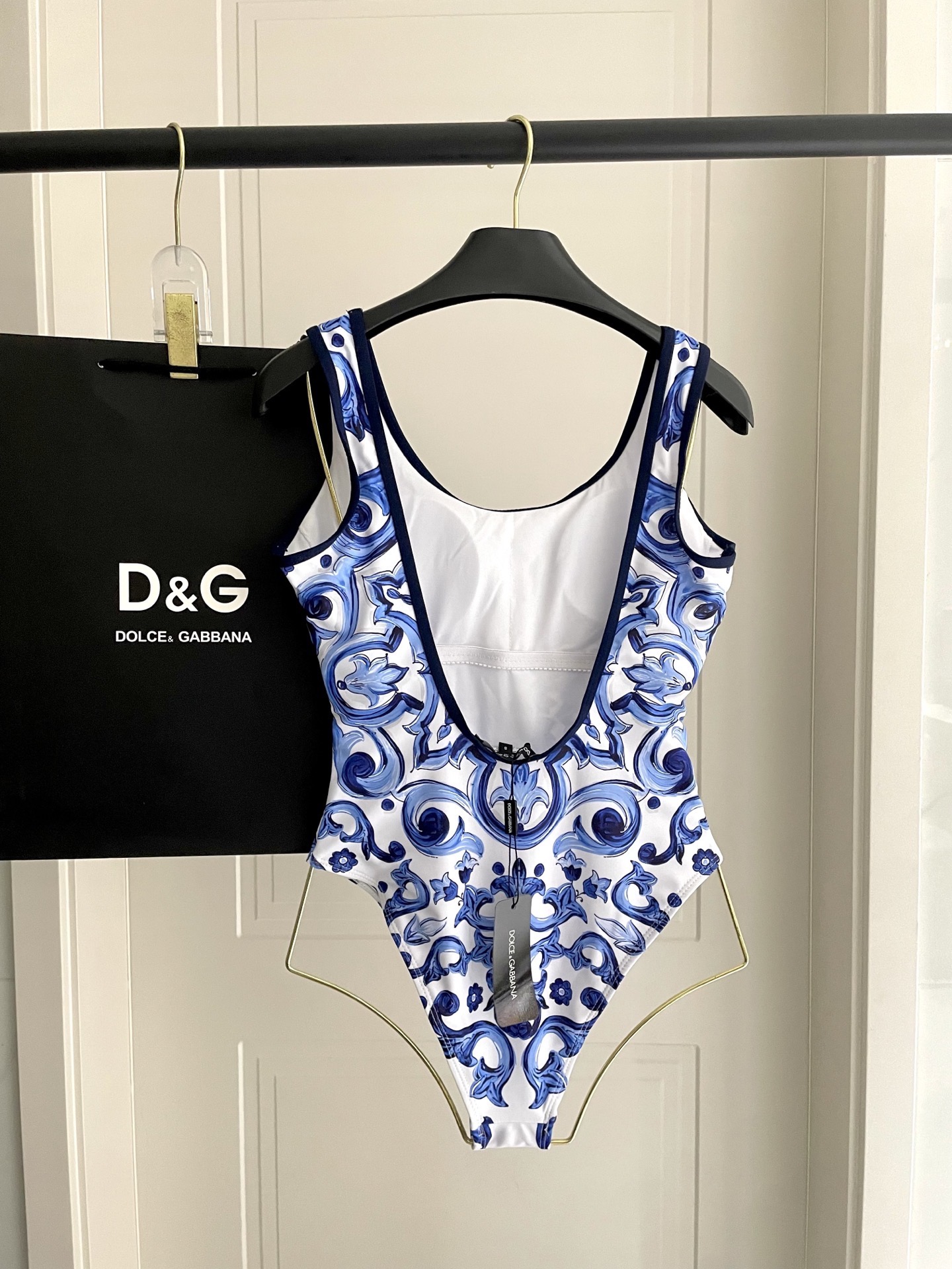DG新款连体泳衣 时尚潮流款 😍🥰适合多种场景的游泳衣🏊‍♀️海边 游泳池 温泉 水上乐园 漂流都可以😌