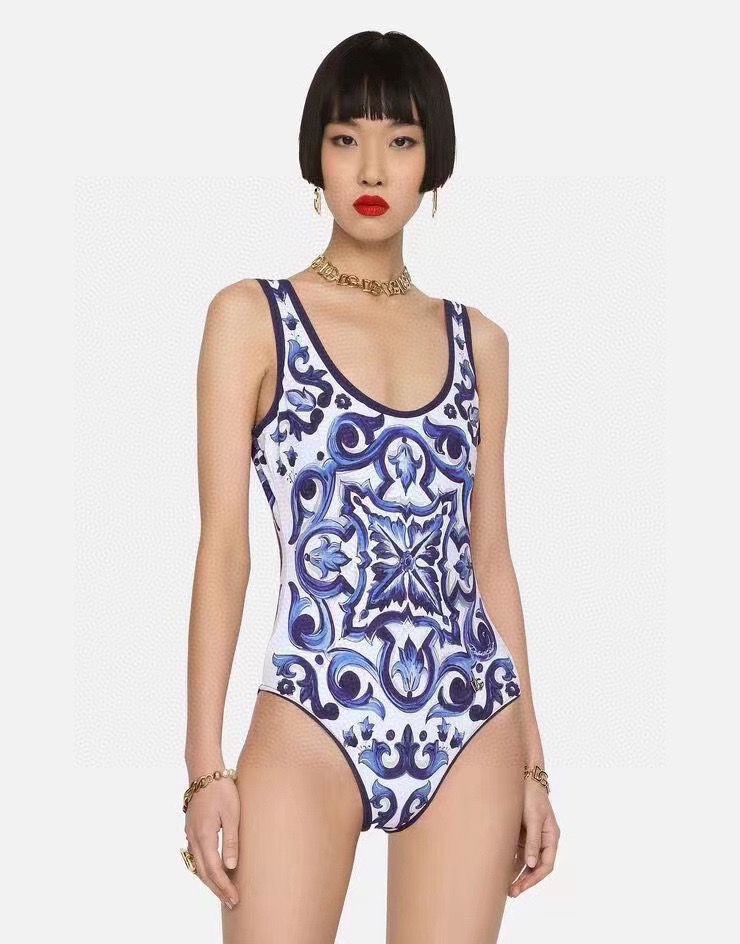 DG新款连体泳衣 时尚潮流款 😍🥰适合多种场景的游泳衣🏊‍♀️海边 游泳池 温泉 水上乐园 漂流都可以😌