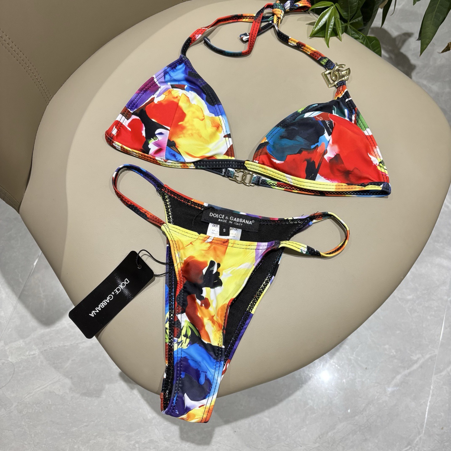 DG新款比基尼泳衣 时尚潮流款 😍🥰适合多种场景的游泳衣🏊‍♀️海边 游泳池 温泉 水上乐园 漂流都可以