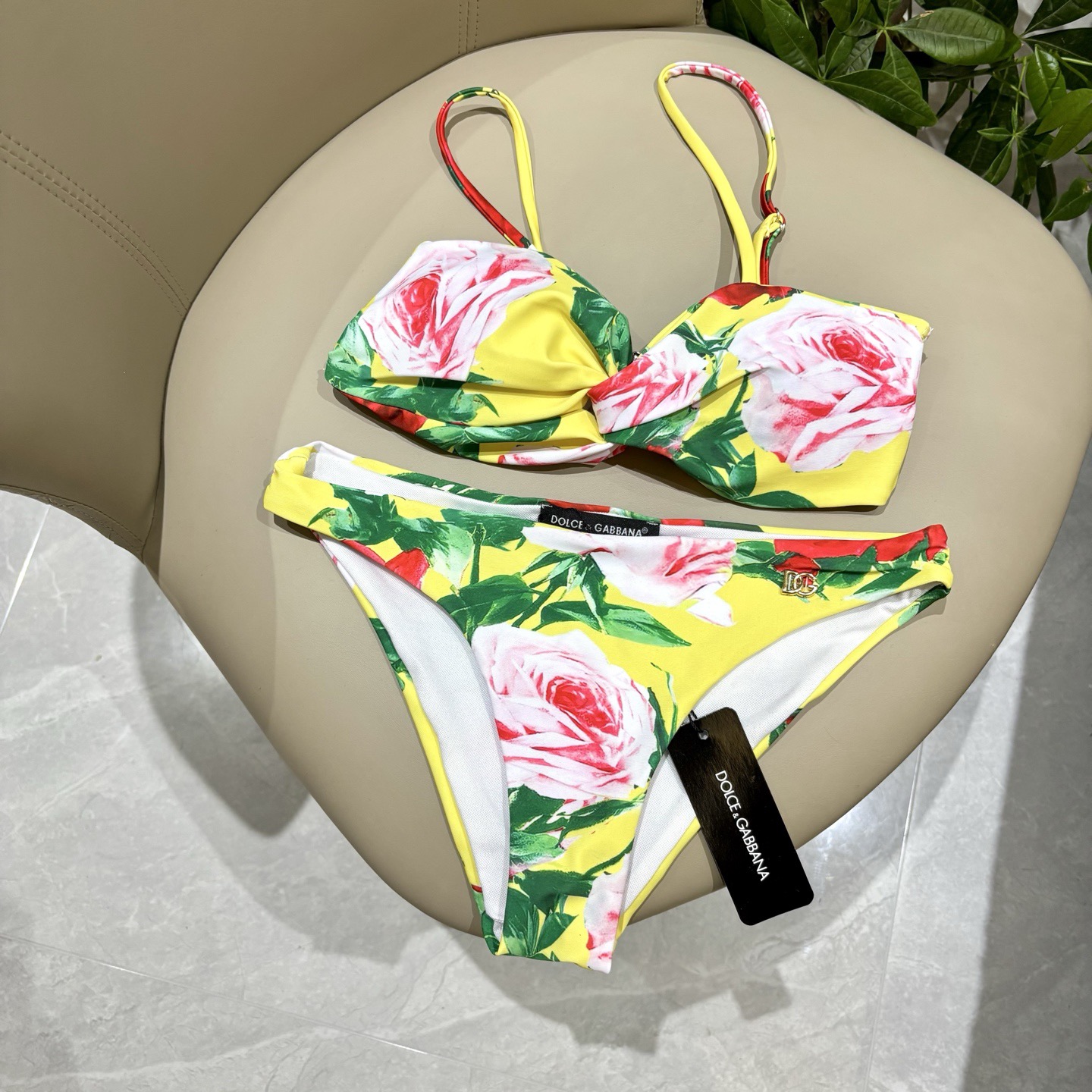 DG新款比基尼泳衣 时尚潮流款 😍🥰适合多种场景的游泳衣🏊‍♀️海边 游泳池 温泉 水上乐园 漂流都可以