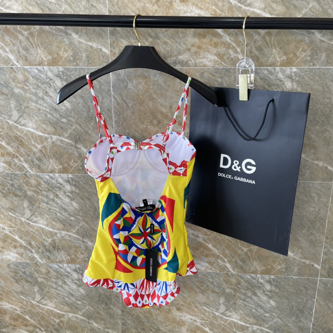 DG新款连体泳衣 时尚潮流款 😍🥰适合多种场景的游泳衣🏊‍♀️海边 游泳池 温泉 水上乐园 漂流都可以😌