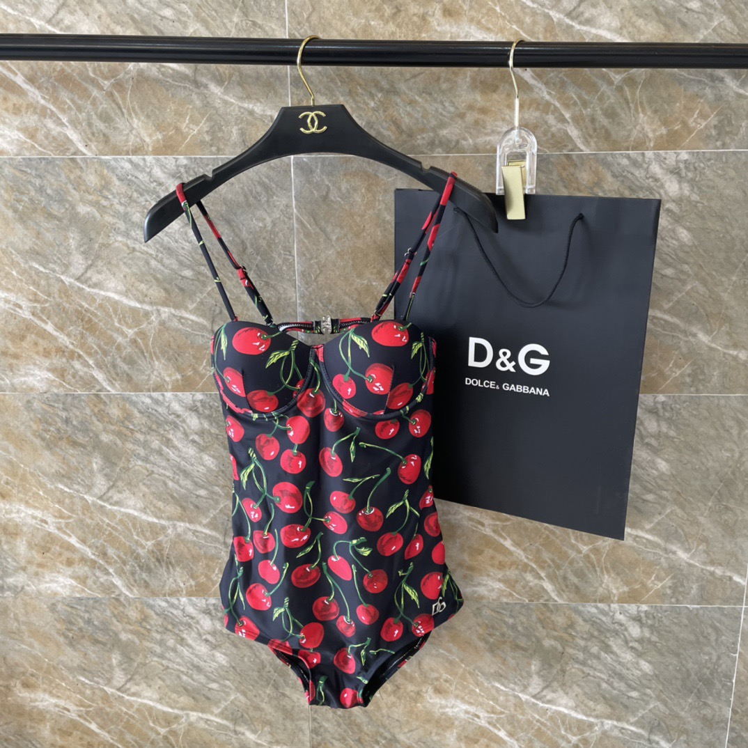 DG新款连体泳衣 时尚潮流款 😍🥰适合多种场景的游泳衣🏊‍♀️海边 游泳池 温泉 水上乐园 漂流都可以😌