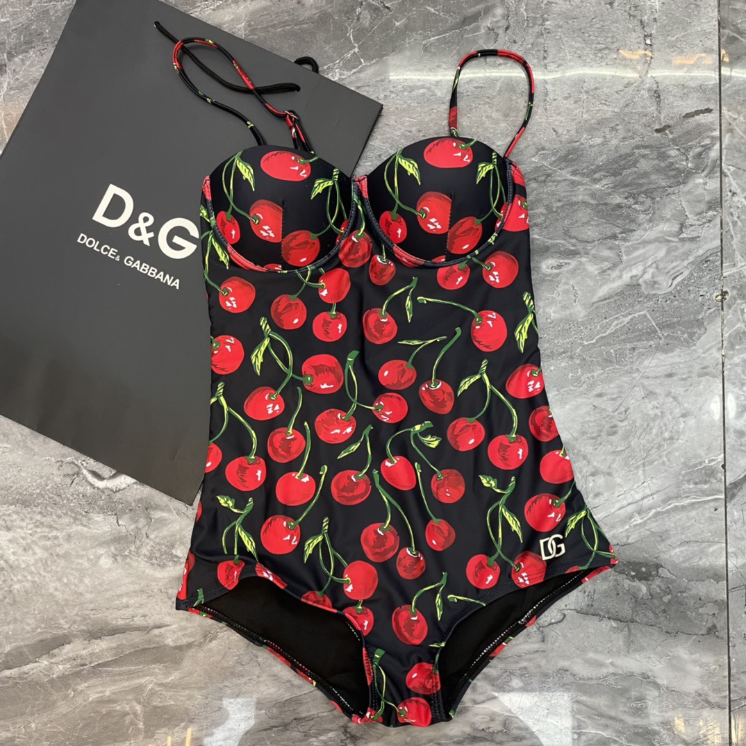 DG新款连体泳衣 时尚潮流款 😍🥰适合多种场景的游泳衣🏊‍♀️海边 游泳池 温泉 水上乐园 漂流都可以😌