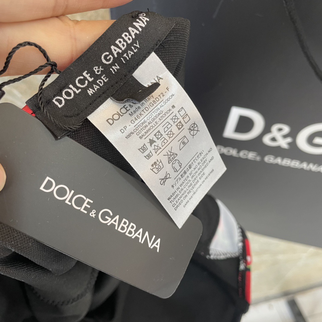DG新款连体泳衣 时尚潮流款 😍🥰适合多种场景的游泳衣🏊‍♀️海边 游泳池 温泉 水上乐园 漂流都可以😌