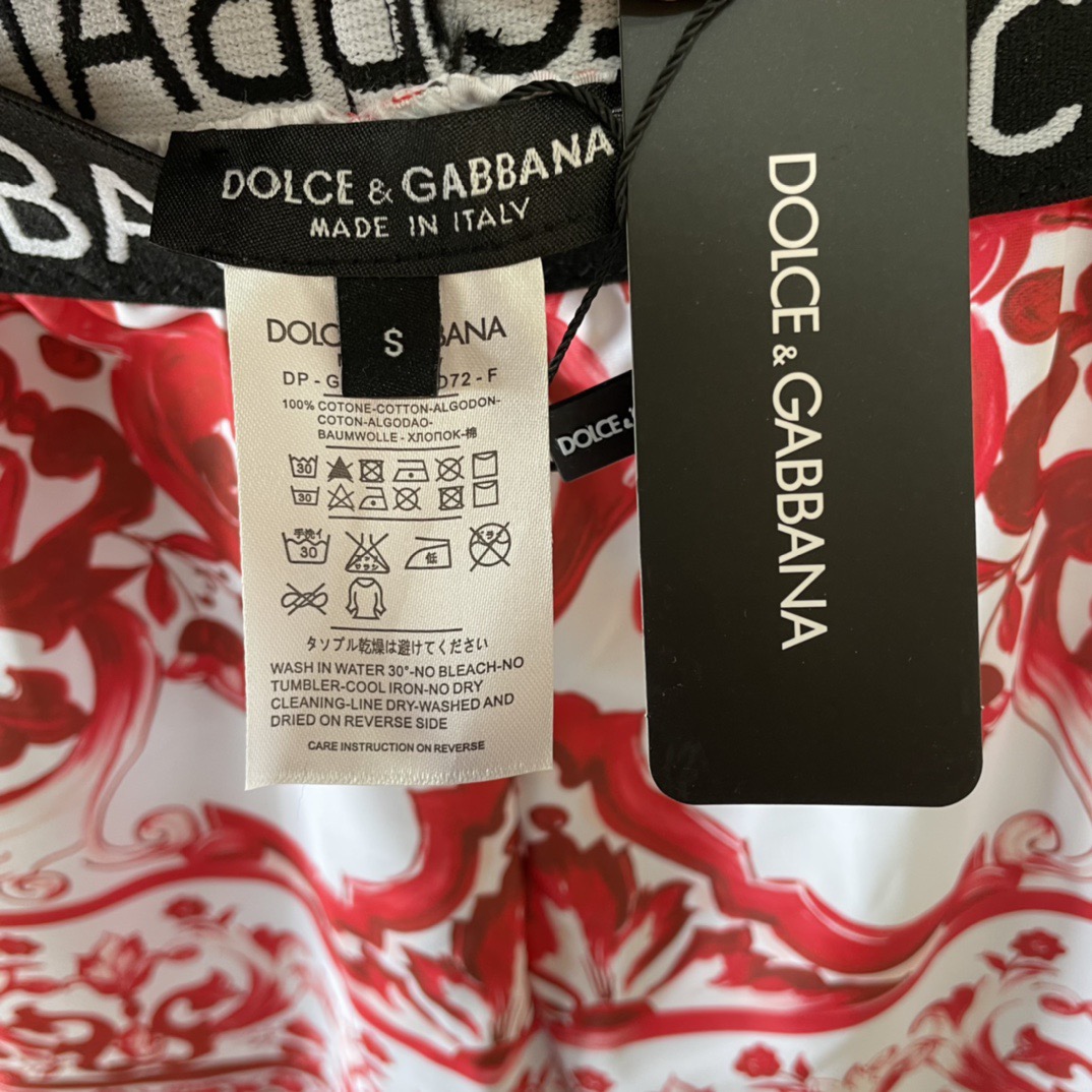 DG新款连体泳衣 时尚潮流款 😍🥰适合多种场景的游泳衣🏊‍♀️海边 游泳池 温泉 水上乐园 漂流都可以😌