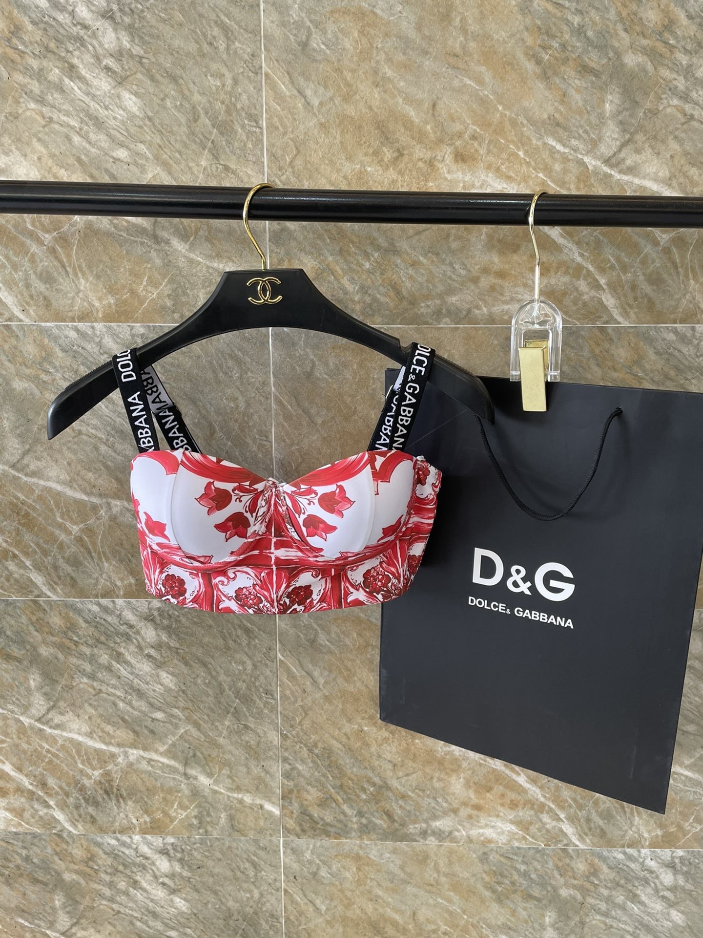 DG新款连体泳衣 时尚潮流款 😍🥰适合多种场景的游泳衣🏊‍♀️海边 游泳池 温泉 水上乐园 漂流都可以😌