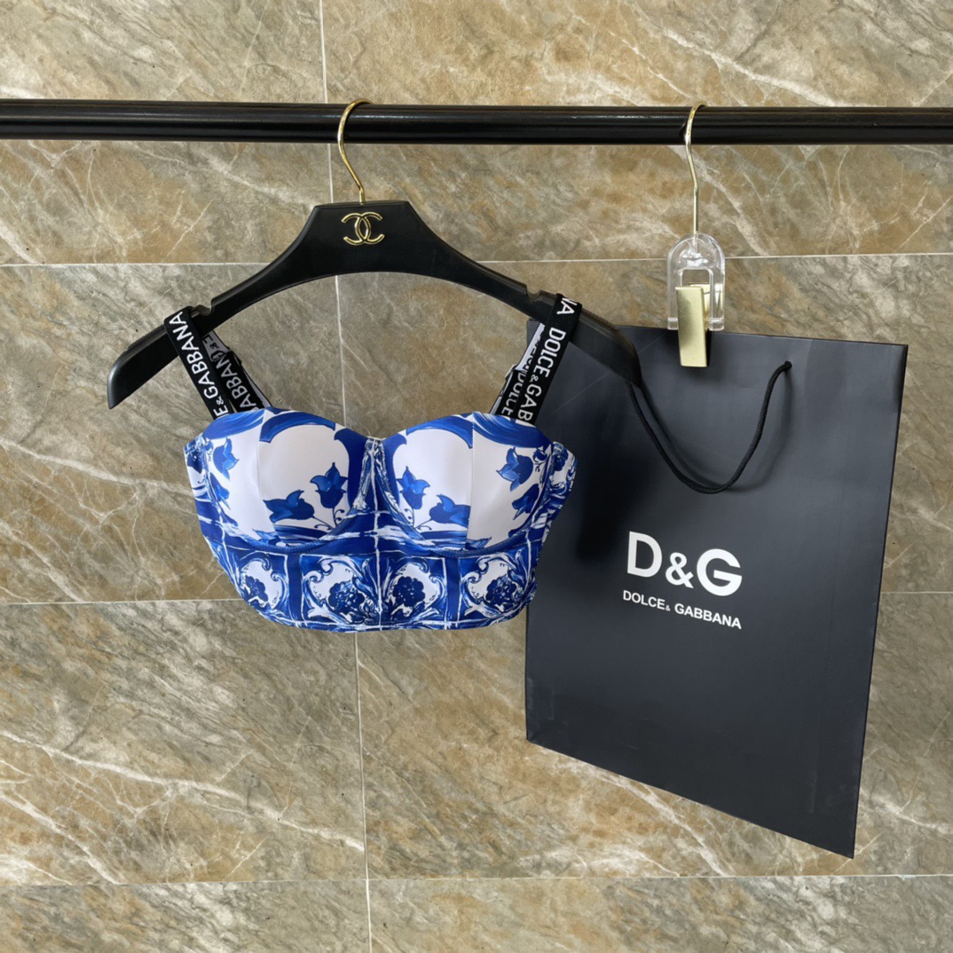 DG新款连体泳衣 时尚潮流款 😍🥰适合多种场景的游泳衣🏊‍♀️海边 游泳池 温泉 水上乐园 漂流都可以😌