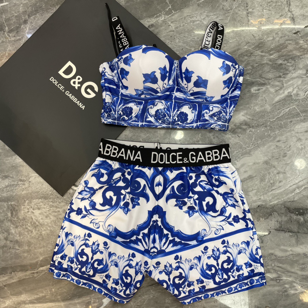 DG新款连体泳衣 时尚潮流款 😍🥰适合多种场景的游泳衣🏊‍♀️海边 游泳池 温泉 水上乐园 漂流都可以😌