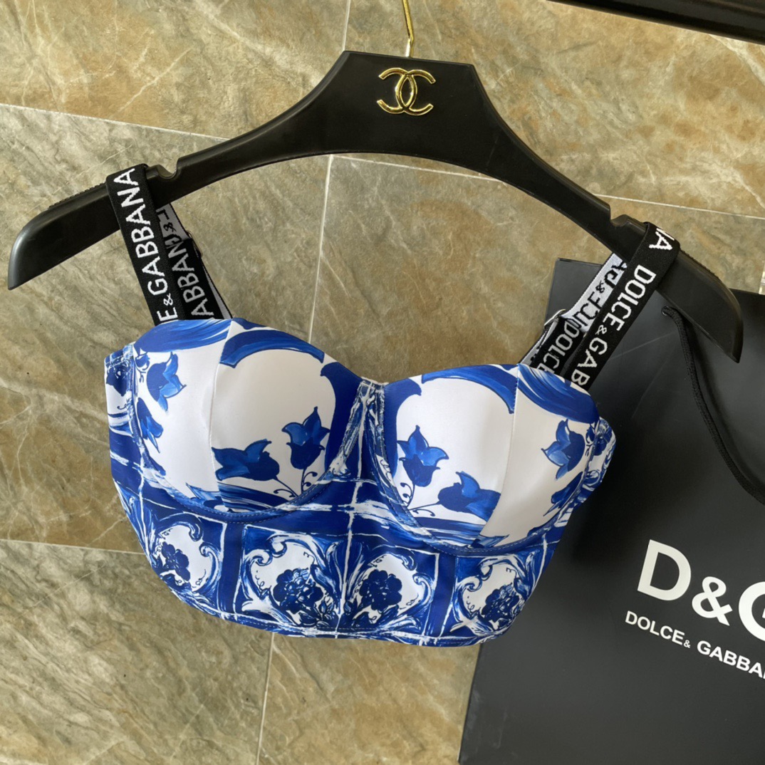 DG新款连体泳衣 时尚潮流款 😍🥰适合多种场景的游泳衣🏊‍♀️海边 游泳池 温泉 水上乐园 漂流都可以😌