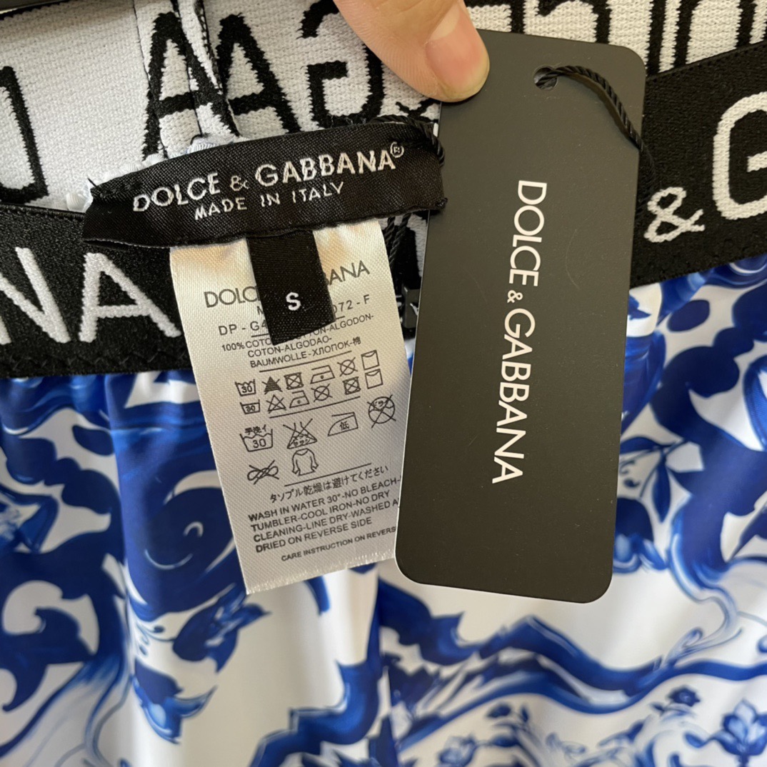 DG新款连体泳衣 时尚潮流款 😍🥰适合多种场景的游泳衣🏊‍♀️海边 游泳池 温泉 水上乐园 漂流都可以😌