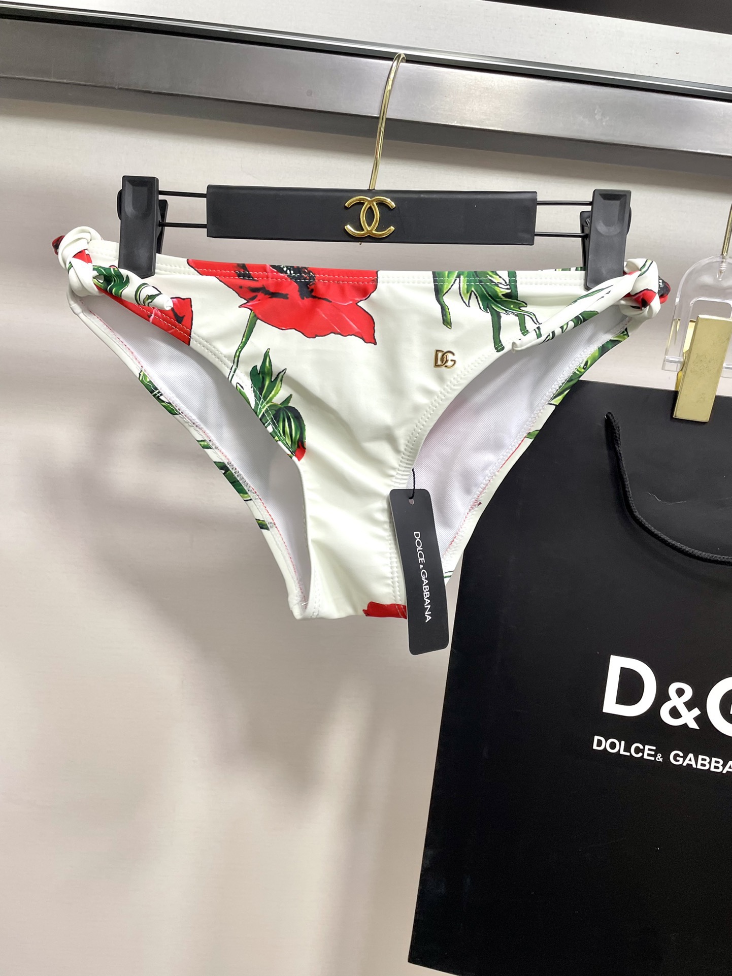 DG新款比基尼泳衣 时尚潮流款 😍🥰适合多种场景的游泳衣🏊‍♀️海边 游泳池 温泉 水上乐园 漂流都可以