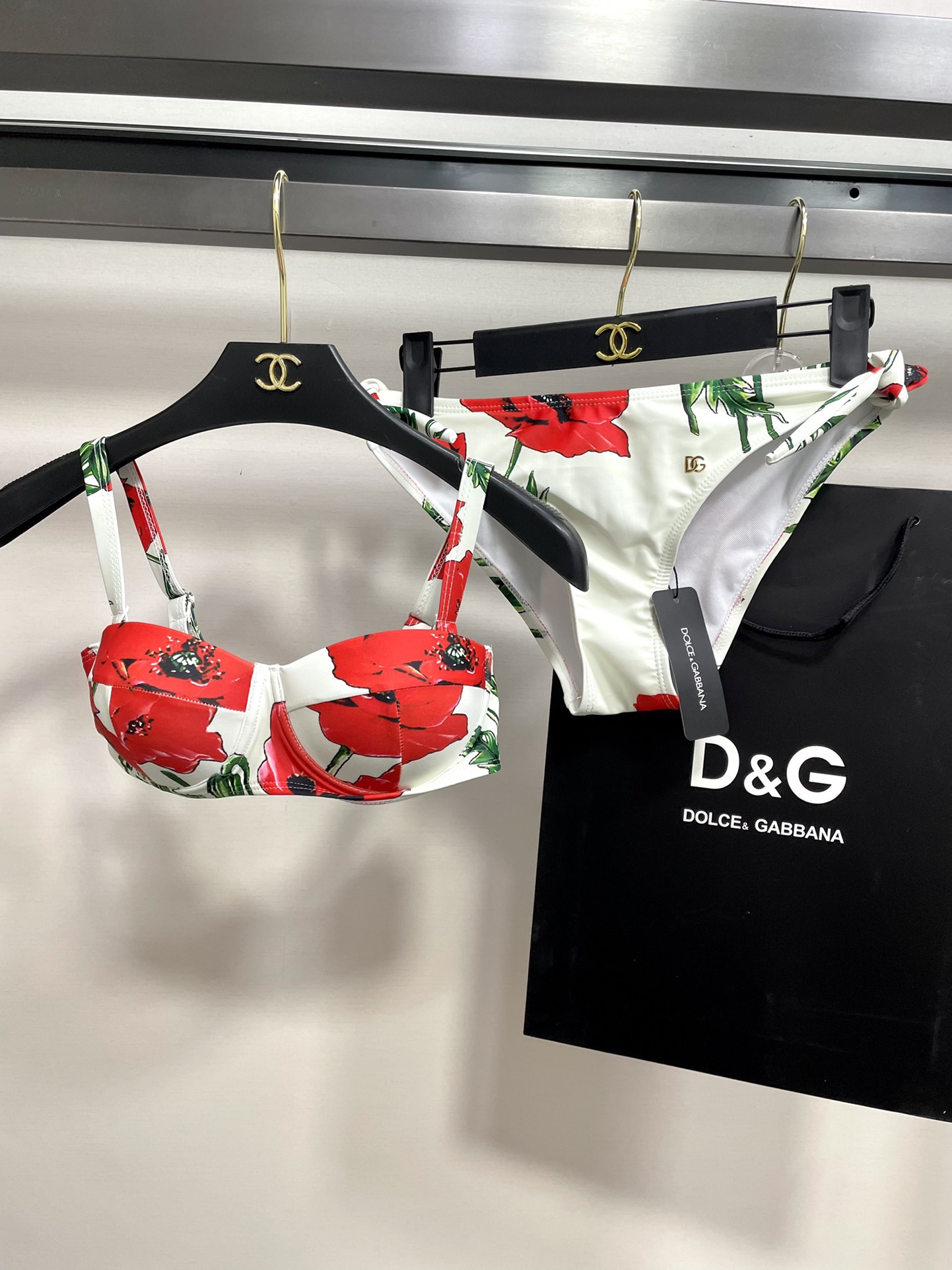 DG新款比基尼泳衣 时尚潮流款 😍🥰适合多种场景的游泳衣🏊‍♀️海边 游泳池 温泉 水上乐园 漂流都可以