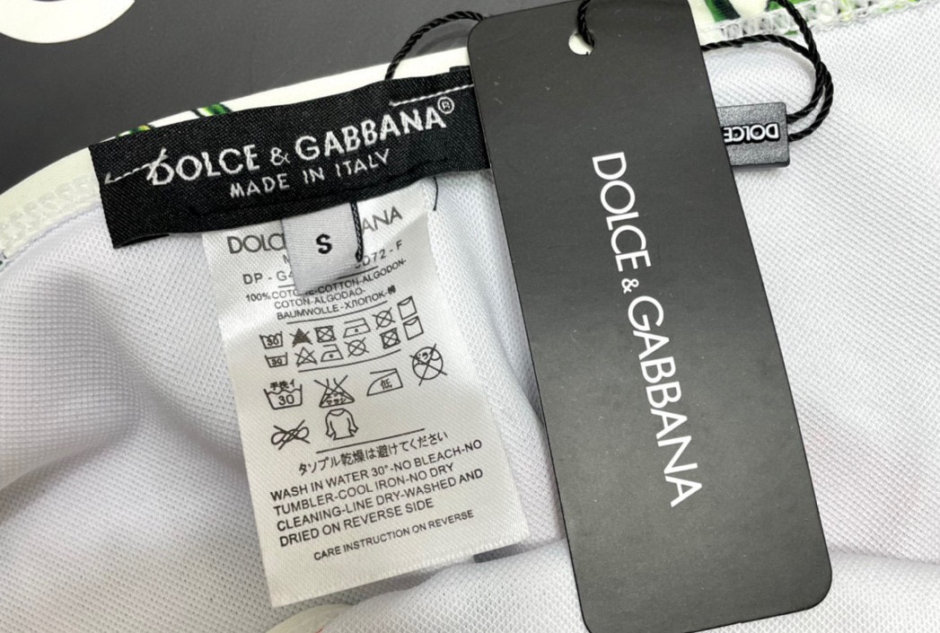 DG新款连体泳衣 两件套字母印花 实物真的超级美😍😍适合多种场景的游泳衣🏊‍♀️海边 游泳池 温泉 水上