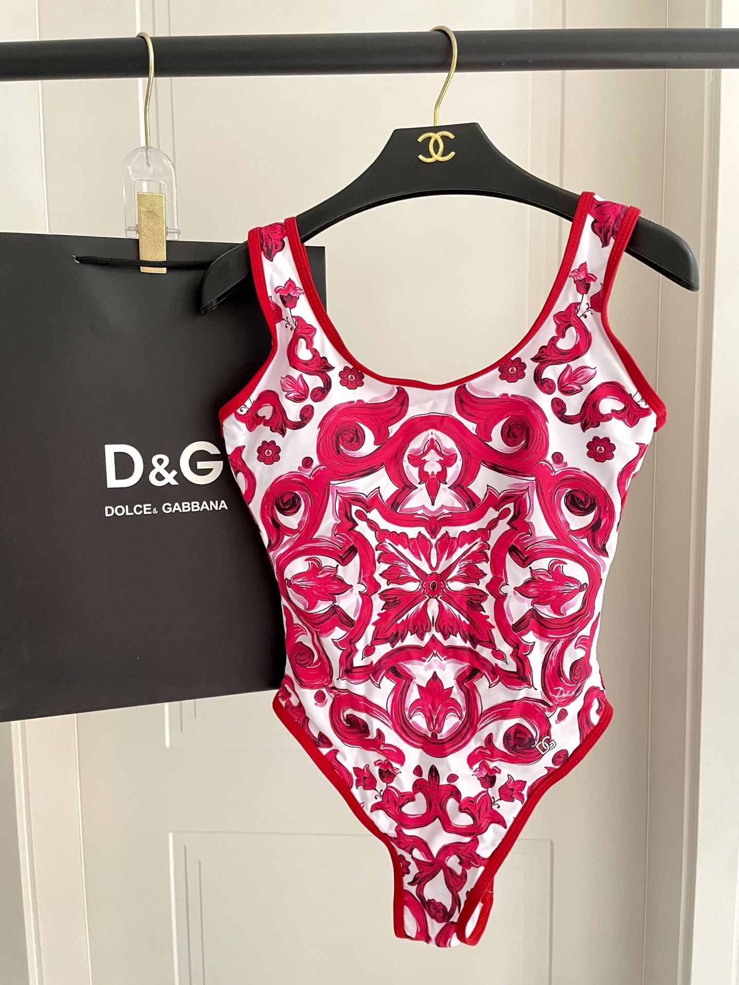 DG新款连体泳衣 字母印花 实物真的超级美😍😍适合多种场景的游泳衣🏊‍♀️海边 游泳池 温泉 水上乐园 