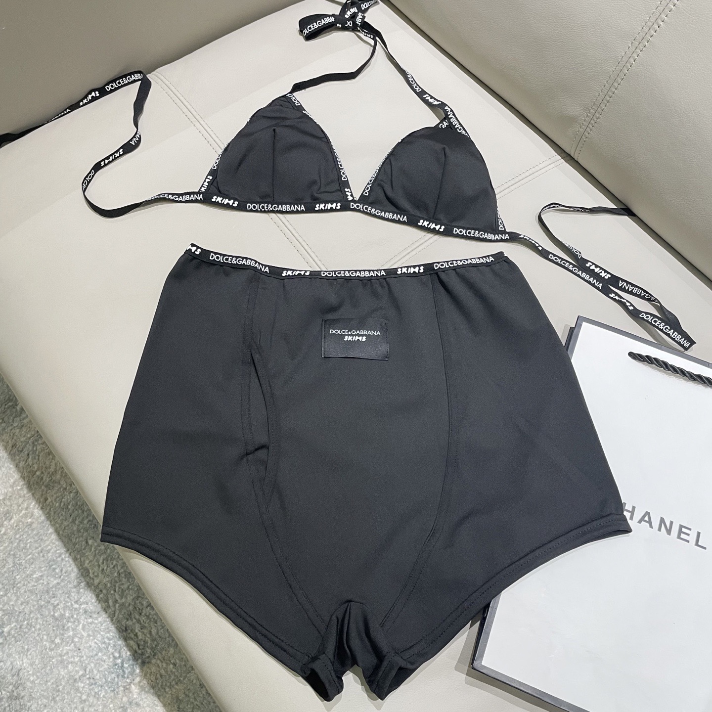 DG新款分体游泳衣 有口袋😍🥰适合多种场景的游泳衣🏊‍♀️海边 游泳池 温泉 水上乐园 漂流都可以😌内搭