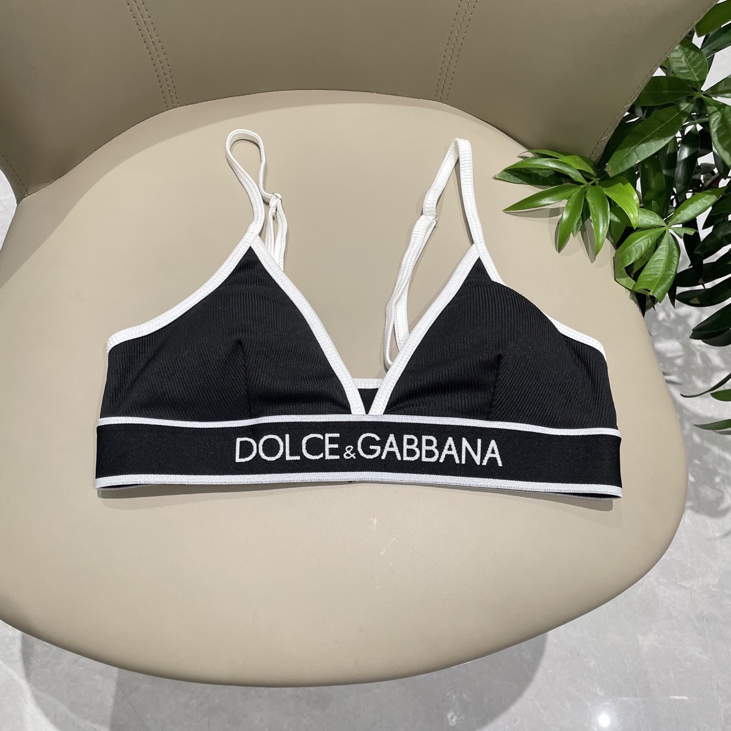 DG新款分体针织游泳衣😍🥰适合多种场景的游泳衣🏊‍♀️海边 游泳池 温泉 水上乐园 漂流都可以😌内搭也完