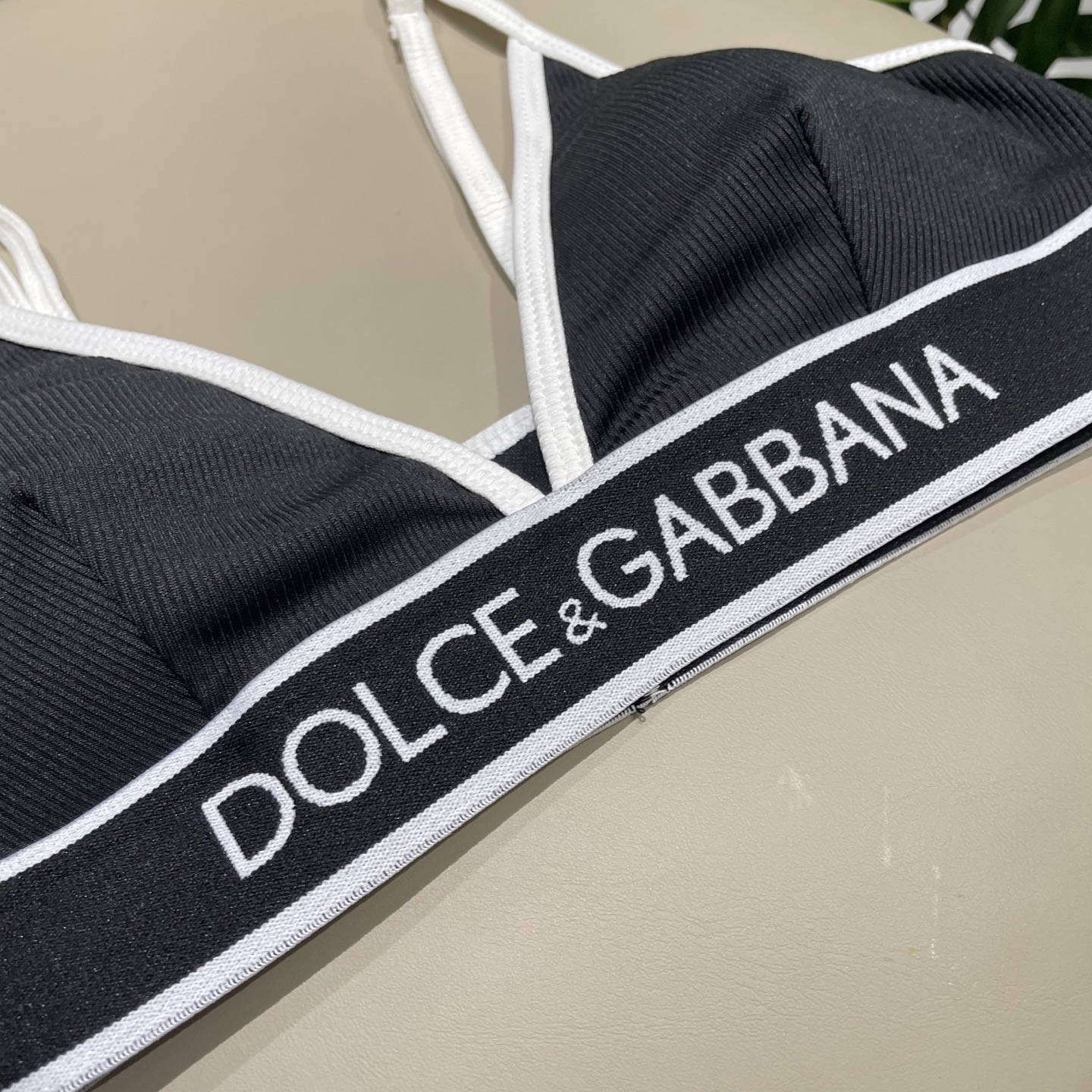 DG新款分体针织游泳衣😍🥰适合多种场景的游泳衣🏊‍♀️海边 游泳池 温泉 水上乐园 漂流都可以😌内搭也完
