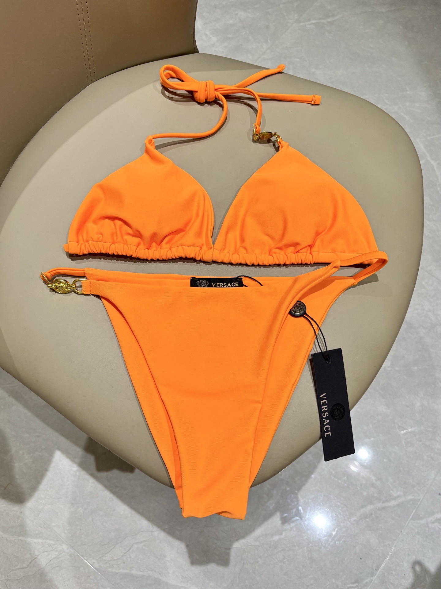 范思哲新款比基尼泳衣😍🥰适合多种场景的游泳衣🏊‍♀️海边 游泳池 温泉 水上乐园 漂流都可以😌内搭也完全