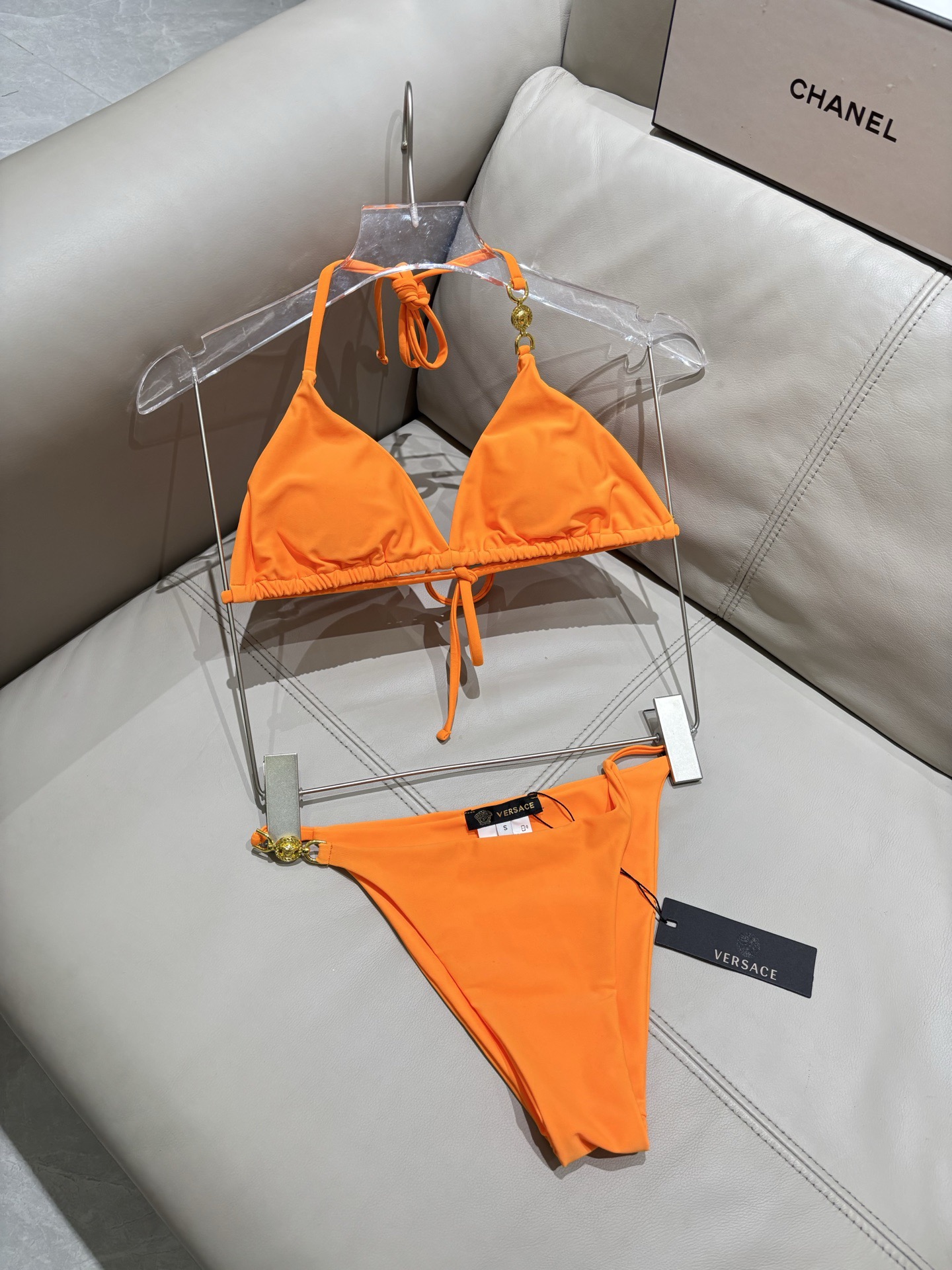 范思哲新款比基尼泳衣😍🥰适合多种场景的游泳衣🏊‍♀️海边 游泳池 温泉 水上乐园 漂流都可以😌内搭也完全