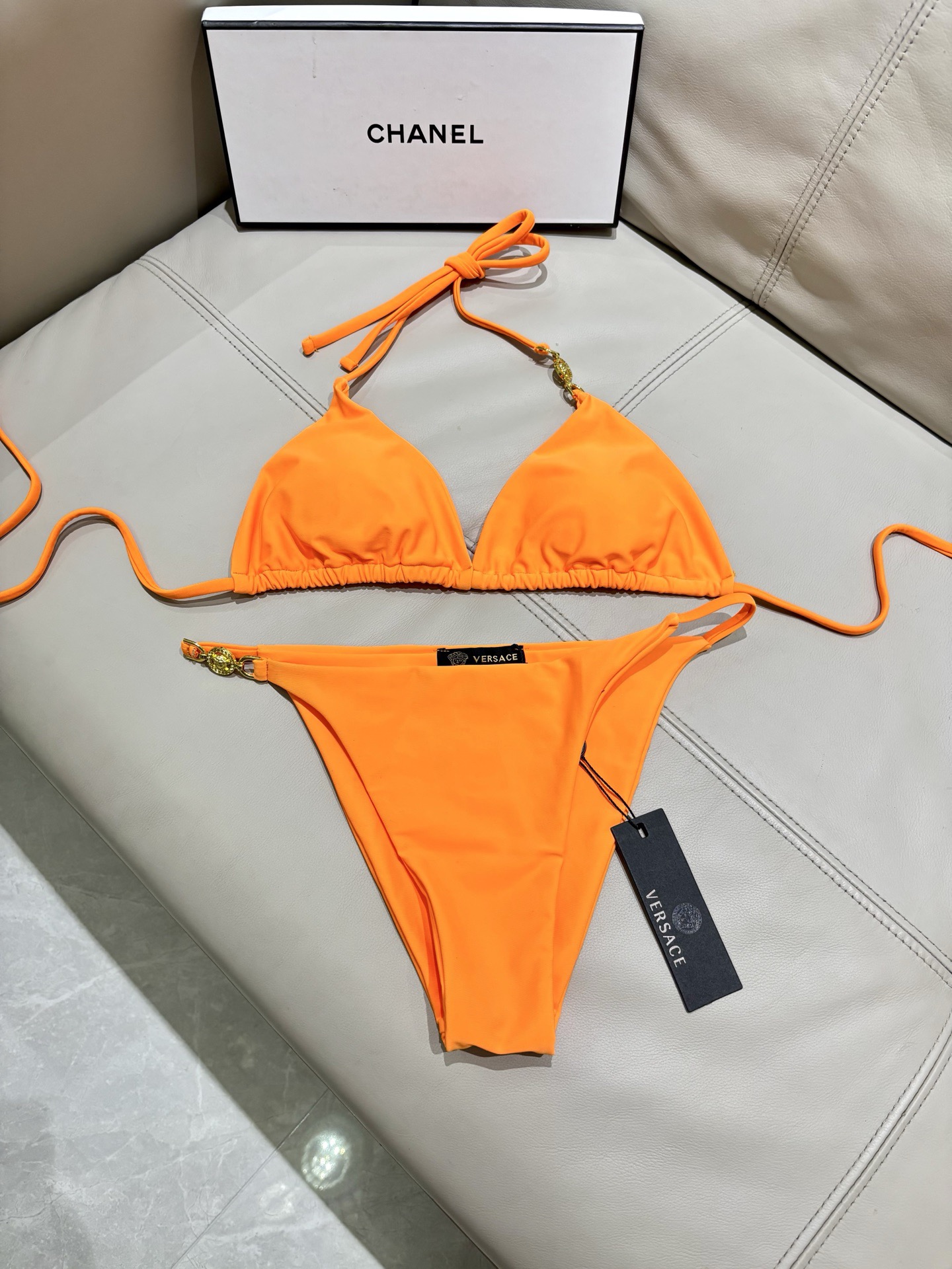 范思哲新款比基尼泳衣😍🥰适合多种场景的游泳衣🏊‍♀️海边 游泳池 温泉 水上乐园 漂流都可以😌内搭也完全