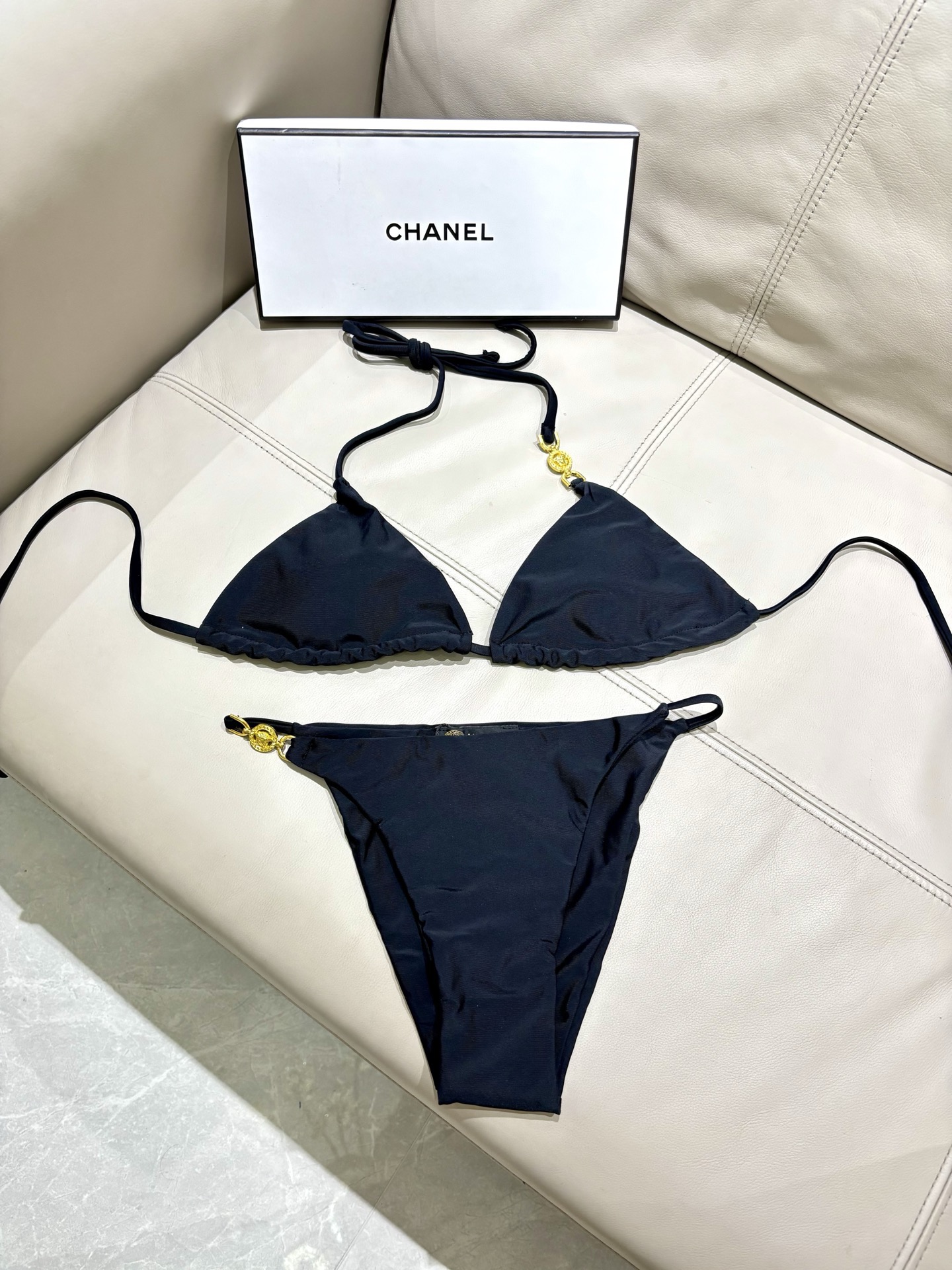 范思哲新款比基尼泳衣😍🥰适合多种场景的游泳衣🏊‍♀️海边 游泳池 温泉 水上乐园 漂流都可以😌内搭也完全