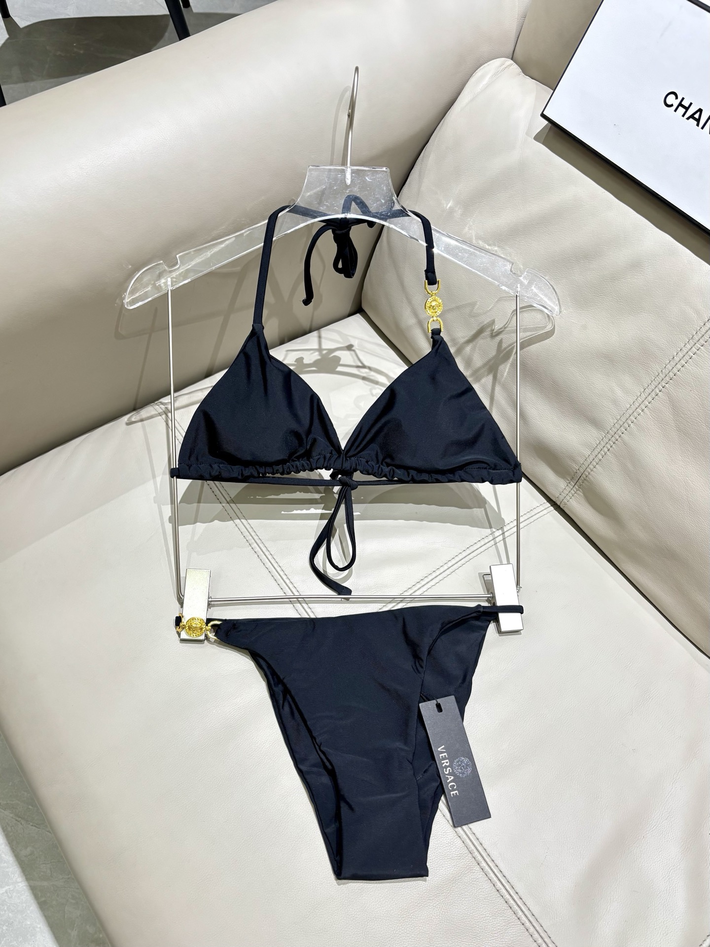范思哲新款比基尼泳衣😍🥰适合多种场景的游泳衣🏊‍♀️海边 游泳池 温泉 水上乐园 漂流都可以😌内搭也完全