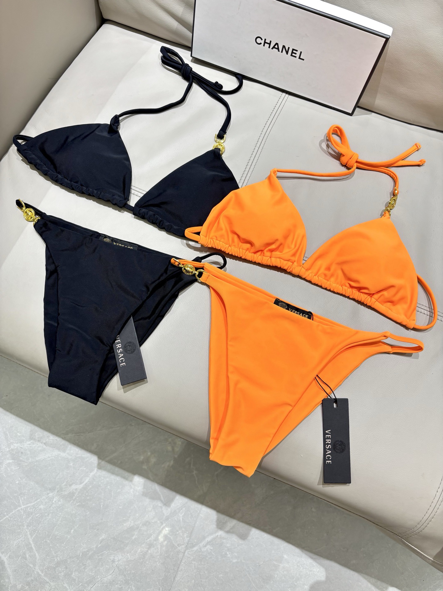 范思哲新款比基尼泳衣😍🥰适合多种场景的游泳衣🏊‍♀️海边 游泳池 温泉 水上乐园 漂流都可以😌内搭也完全