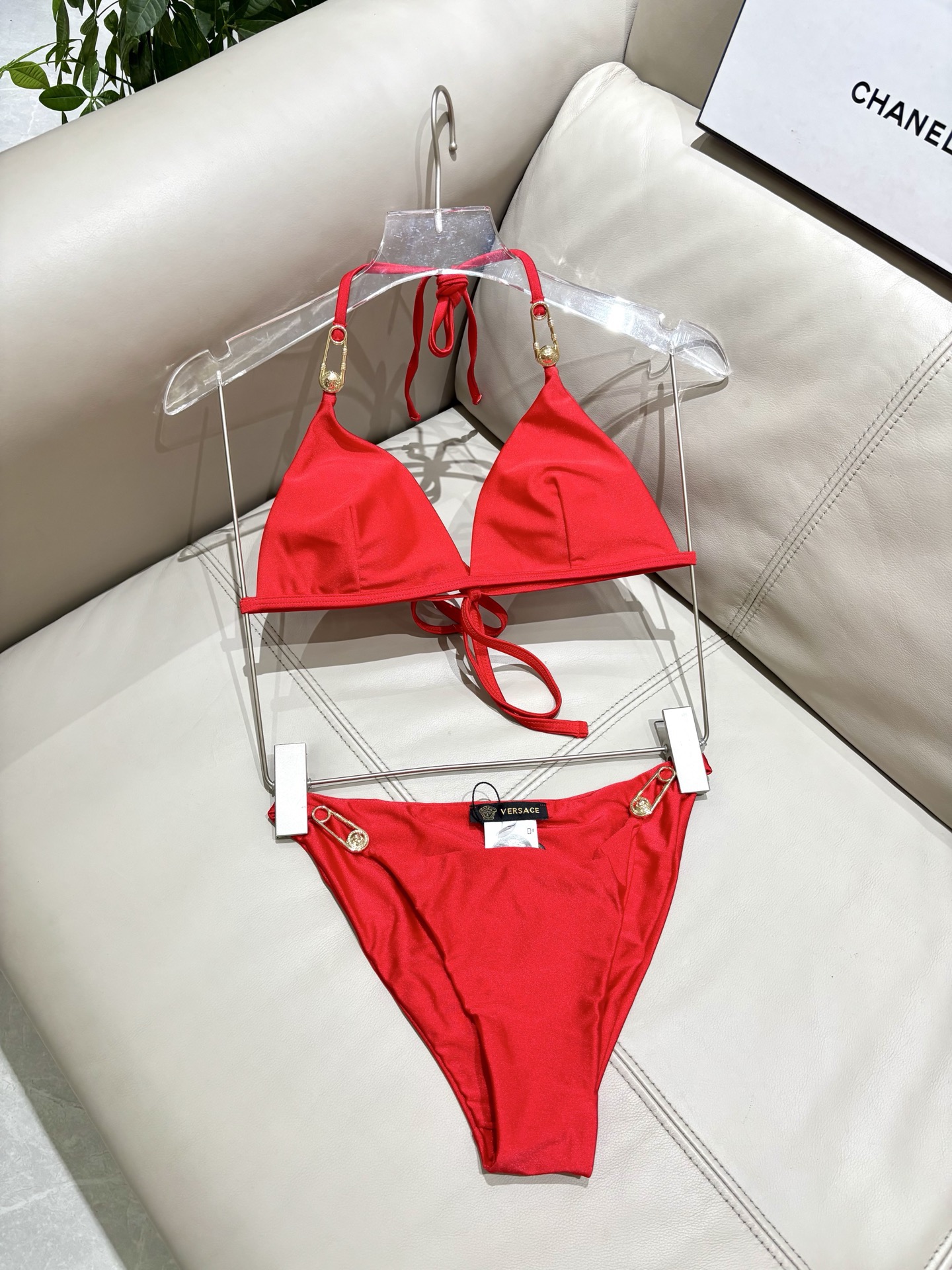 范思哲新款比基尼泳衣😍🥰适合多种场景的游泳衣🏊‍♀️海边 游泳池 温泉 水上乐园 漂流都可以😌内搭也完全