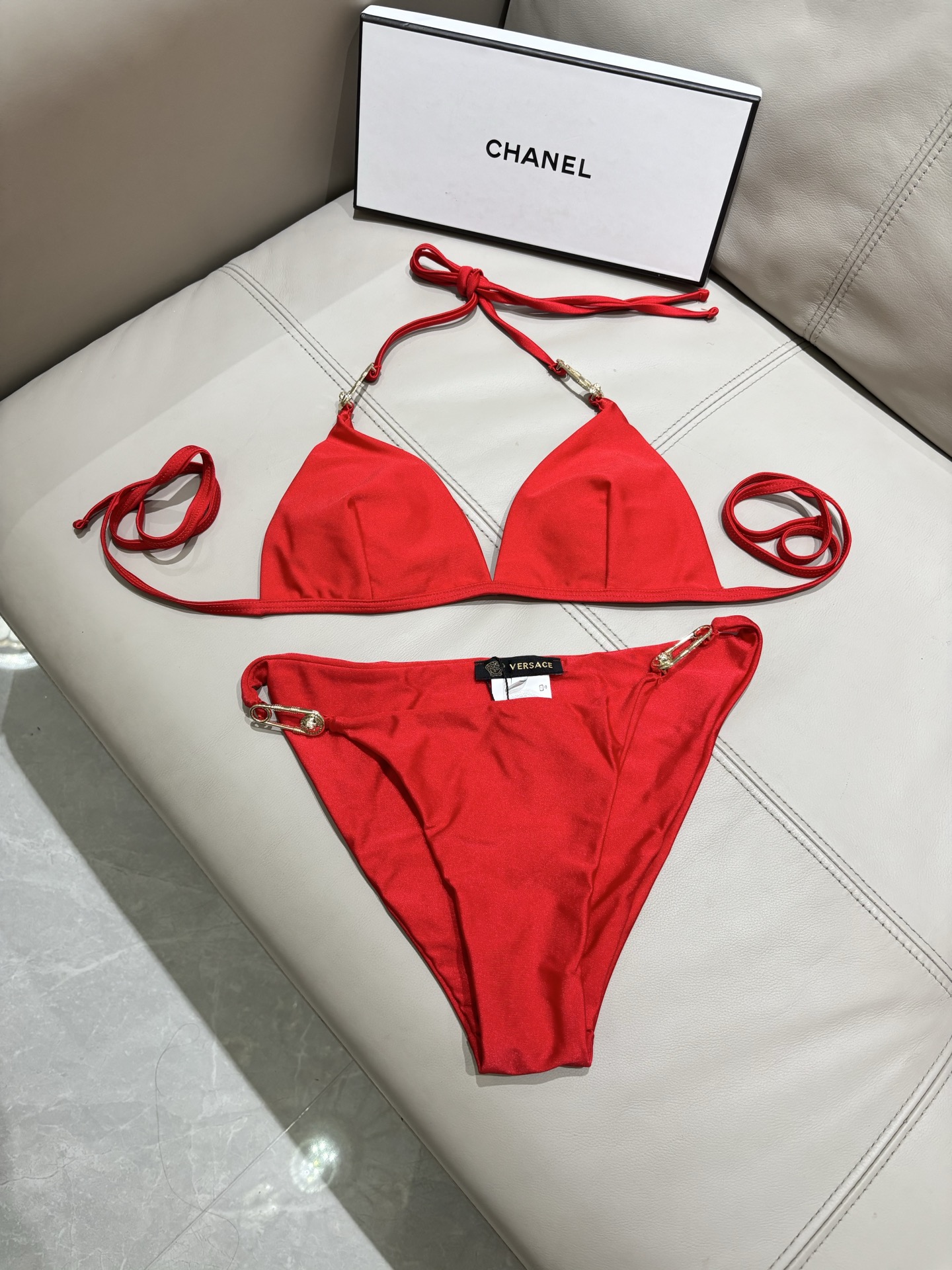 范思哲新款比基尼泳衣😍🥰适合多种场景的游泳衣🏊‍♀️海边 游泳池 温泉 水上乐园 漂流都可以😌内搭也完全