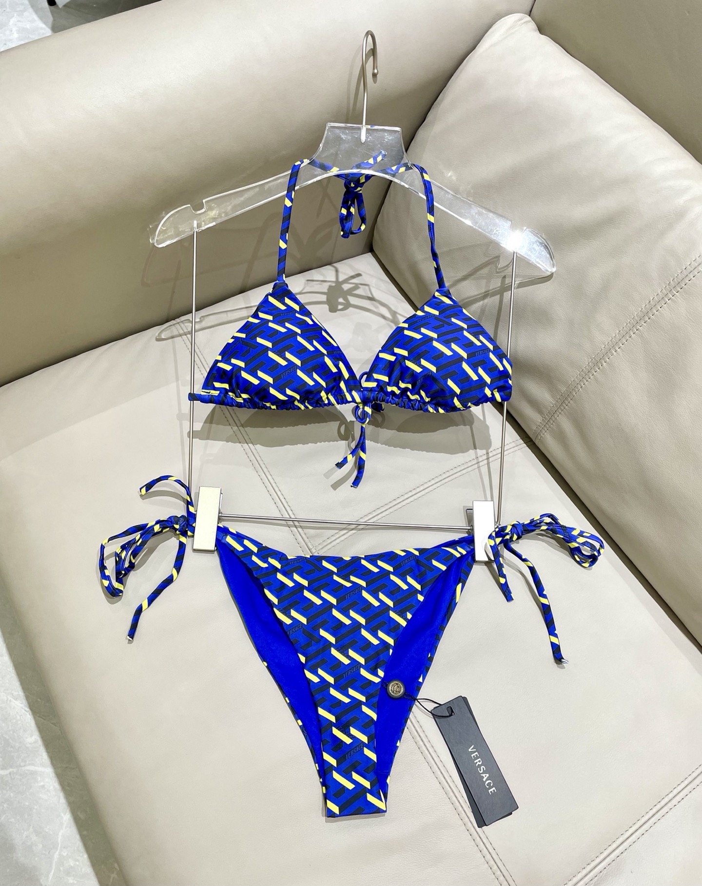 范思哲新款比基尼泳衣😍🥰适合多种场景的游泳衣🏊‍♀️海边 游泳池 温泉 水上乐园 漂流都可以😌内搭也完全
