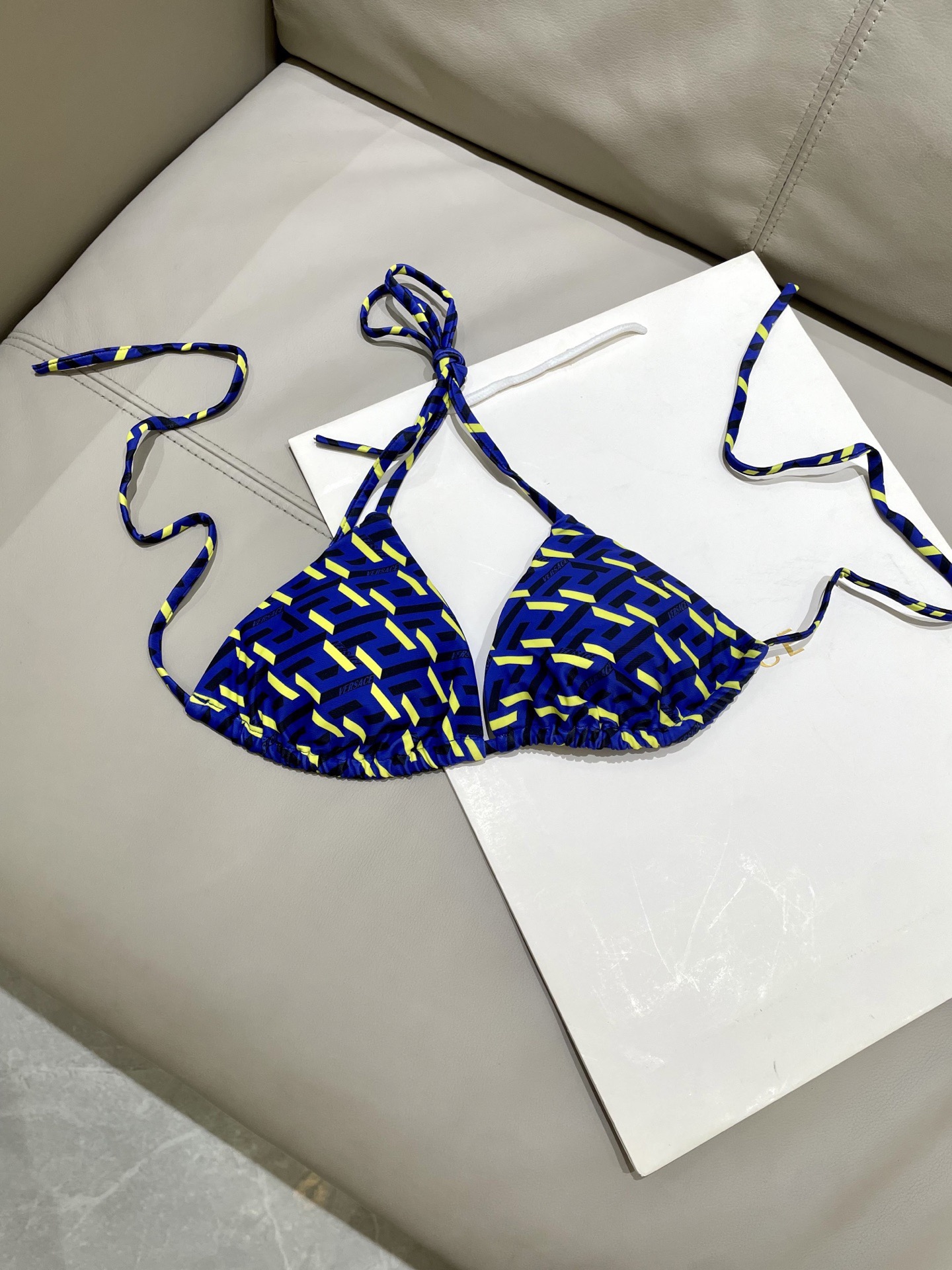 范思哲新款比基尼泳衣😍🥰适合多种场景的游泳衣🏊‍♀️海边 游泳池 温泉 水上乐园 漂流都可以😌内搭也完全