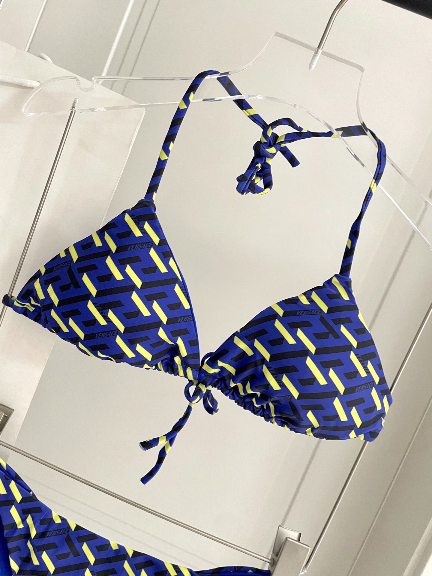 范思哲新款比基尼泳衣😍🥰适合多种场景的游泳衣🏊‍♀️海边 游泳池 温泉 水上乐园 漂流都可以😌内搭也完全