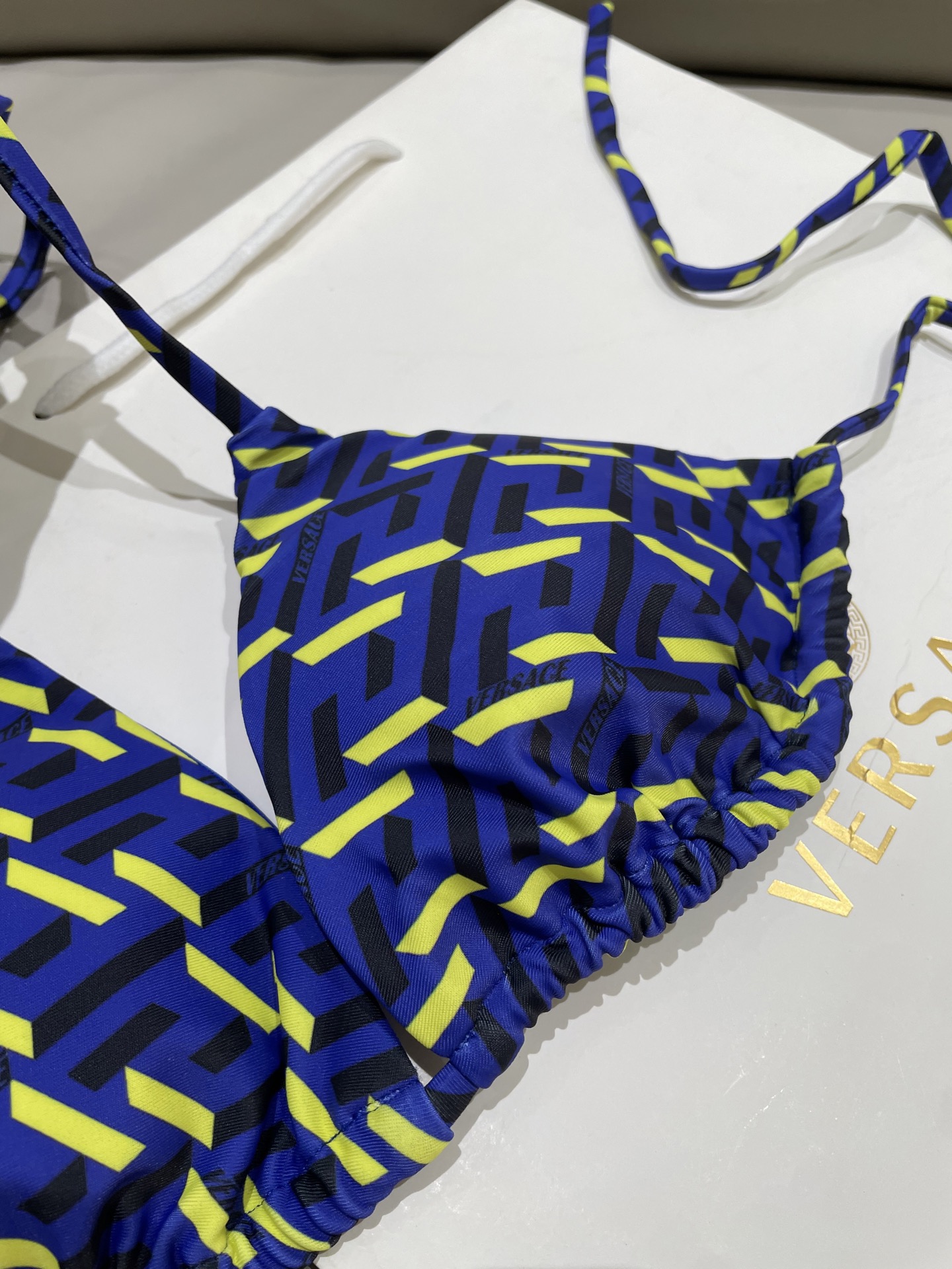 范思哲新款比基尼泳衣😍🥰适合多种场景的游泳衣🏊‍♀️海边 游泳池 温泉 水上乐园 漂流都可以😌内搭也完全