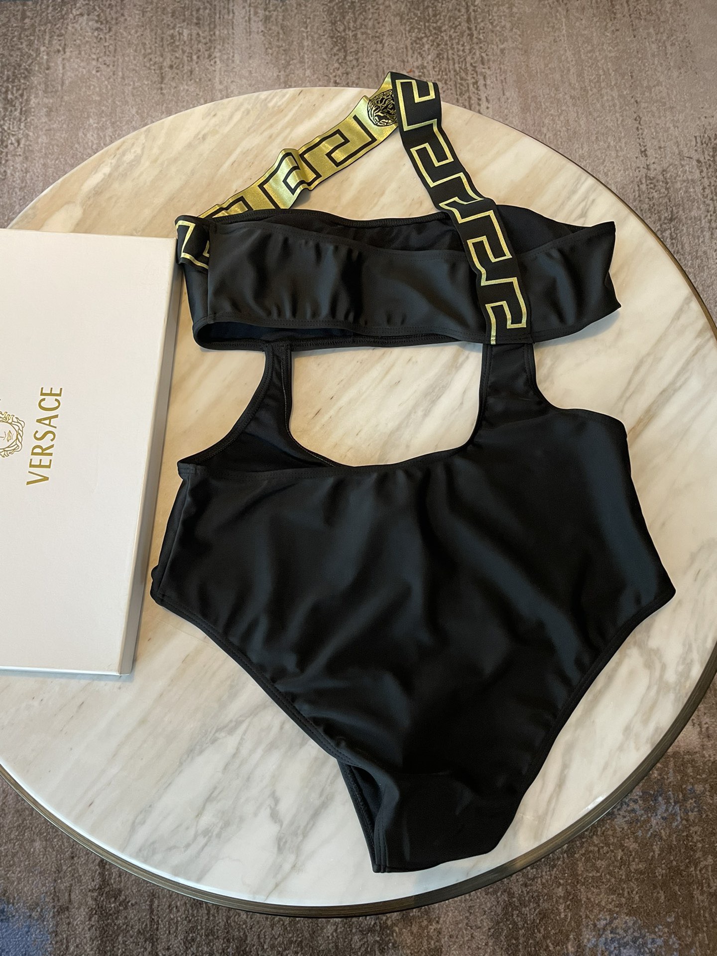 范思哲连体😍🥰适合多种场景的游泳衣🏊‍♀️海边 游泳池 温泉 水上乐园 漂流都可以😌内搭也完全可以 连体