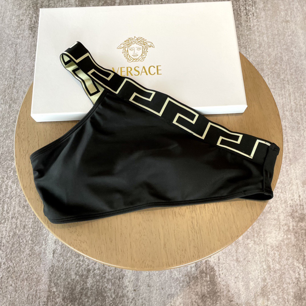 范思哲比基尼😍🥰适合多种场景的游泳衣🏊‍♀️海边 游泳池 温泉 水上乐园 漂流都可以😌内搭也完全可以 连