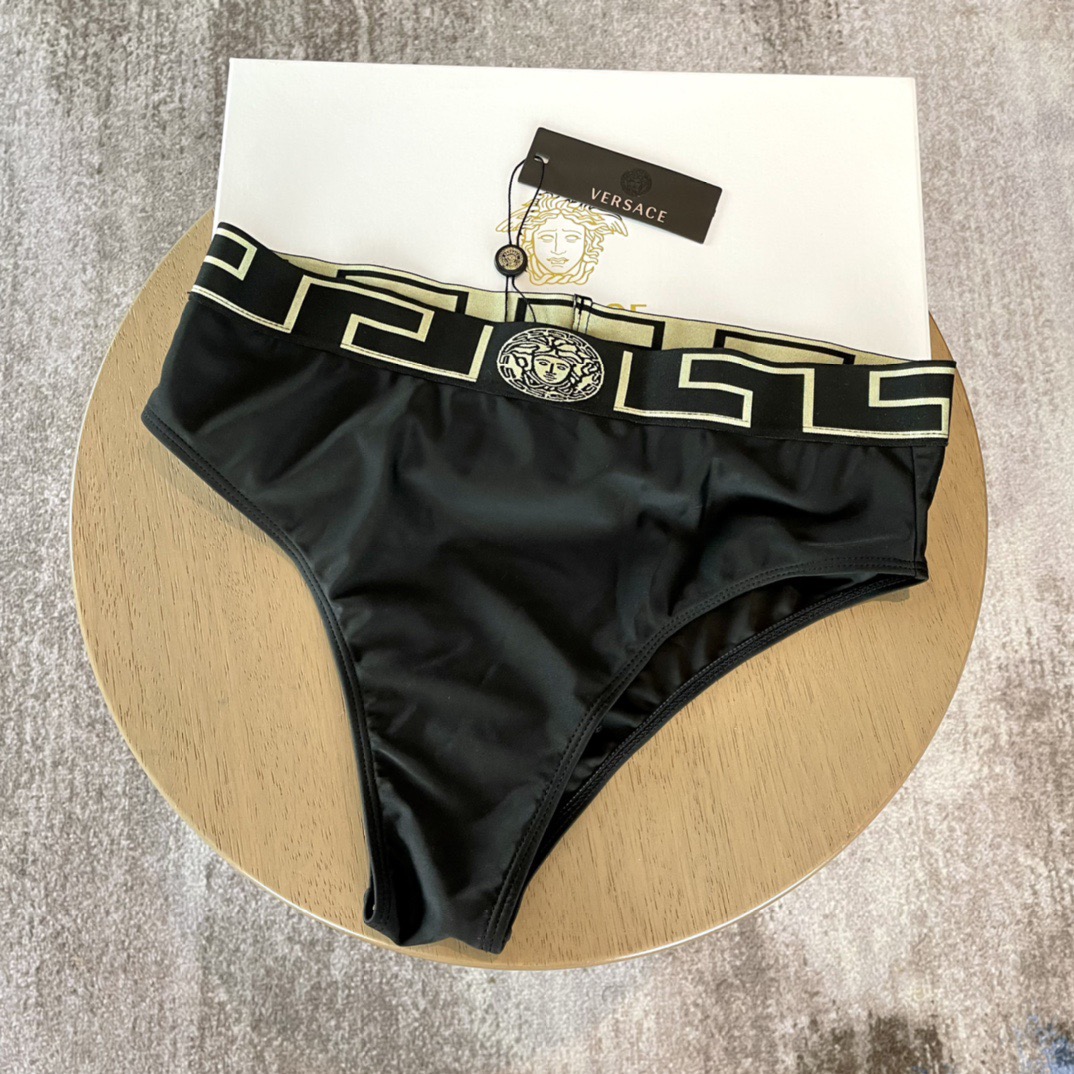 范思哲比基尼😍🥰适合多种场景的游泳衣🏊‍♀️海边 游泳池 温泉 水上乐园 漂流都可以😌内搭也完全可以 连