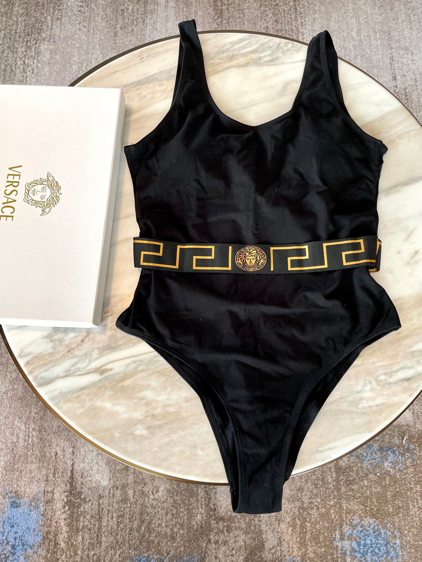 范思哲连体😍🥰适合多种场景的游泳衣🏊‍♀️海边 游泳池 温泉 水上乐园 漂流都可以😌内搭也完全可以 连体