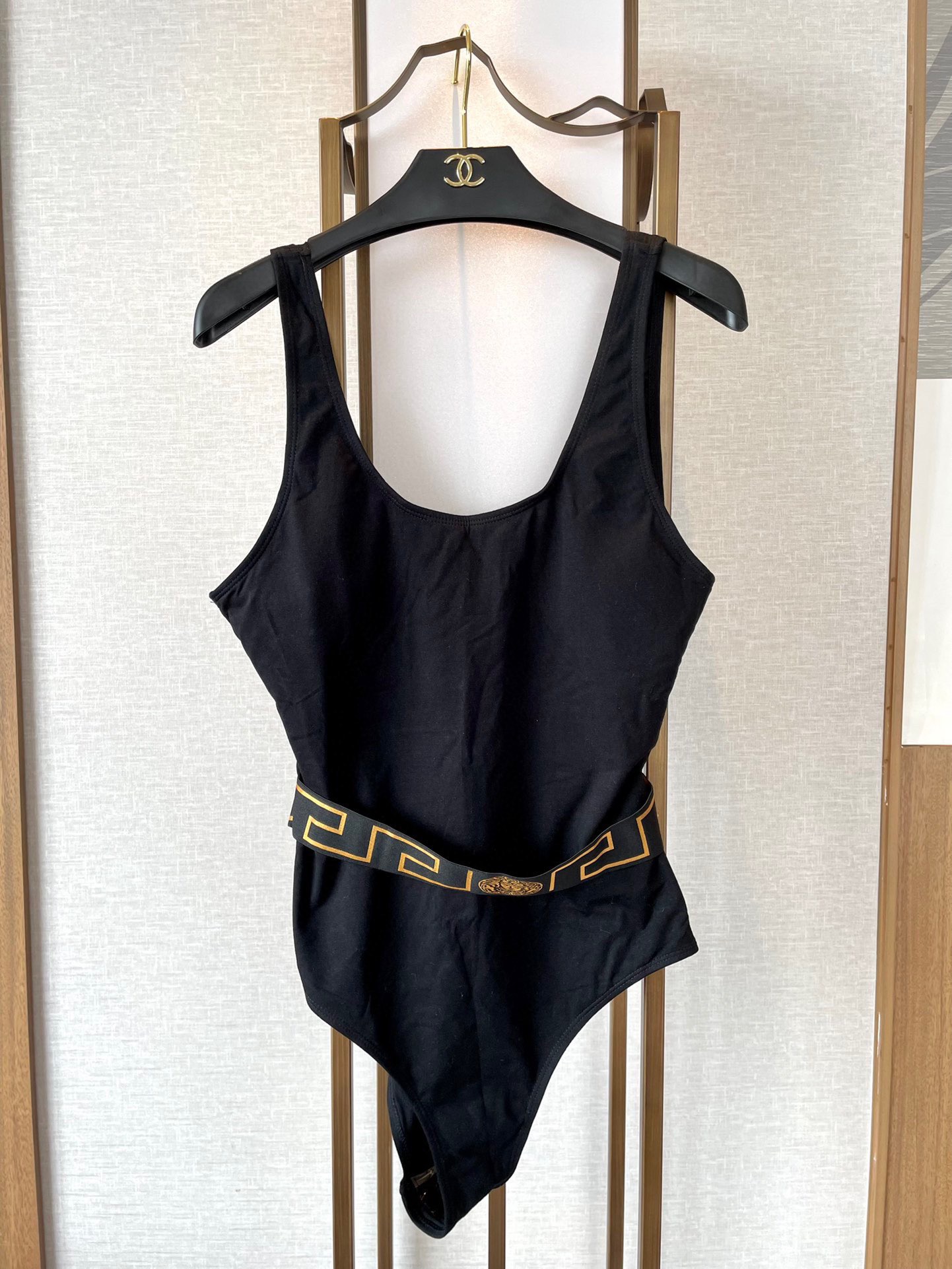 范思哲连体😍🥰适合多种场景的游泳衣🏊‍♀️海边 游泳池 温泉 水上乐园 漂流都可以😌内搭也完全可以 连体