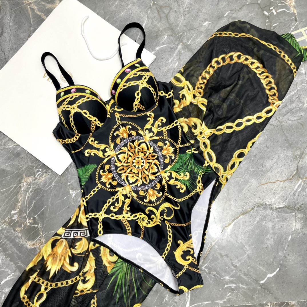 范思哲新款时尚潮流款 😍🥰适合多种场景的游泳衣🏊‍♀️海边 游泳池 温泉 水上乐园 漂流都可以😌内搭也完