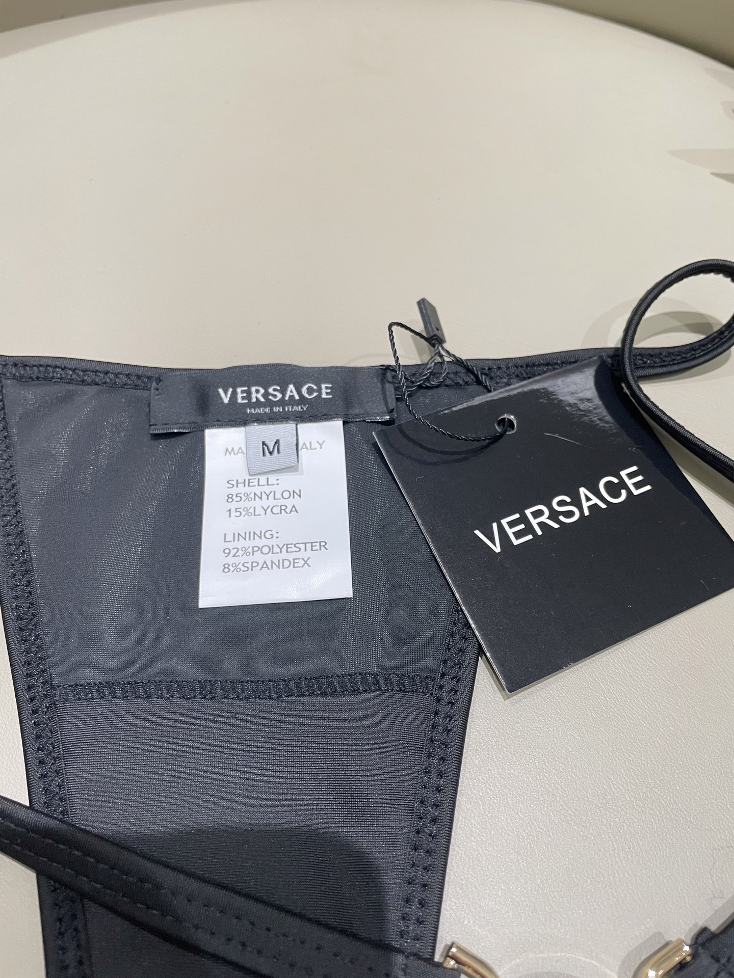 范思哲分体泳衣 比基尼👙丁字裤 🛒🆕 🆕🆕夏天🧊快到啦，这件泳衣太绝了，上身超A，又纯又欲🛍非常高级，泳