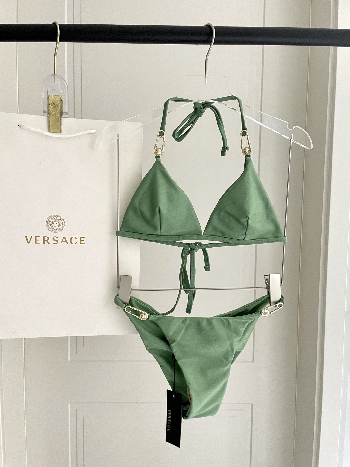 范思哲比基尼泳衣👙❤️😍🥰适合多种场景的游泳衣🏊‍♀️海边 游泳池 温泉 水上乐园 漂流都可以😌内搭外穿