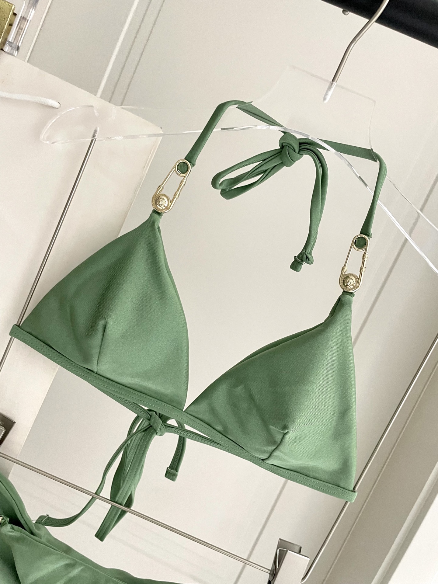 范思哲比基尼泳衣👙❤️😍🥰适合多种场景的游泳衣🏊‍♀️海边 游泳池 温泉 水上乐园 漂流都可以😌内搭外穿