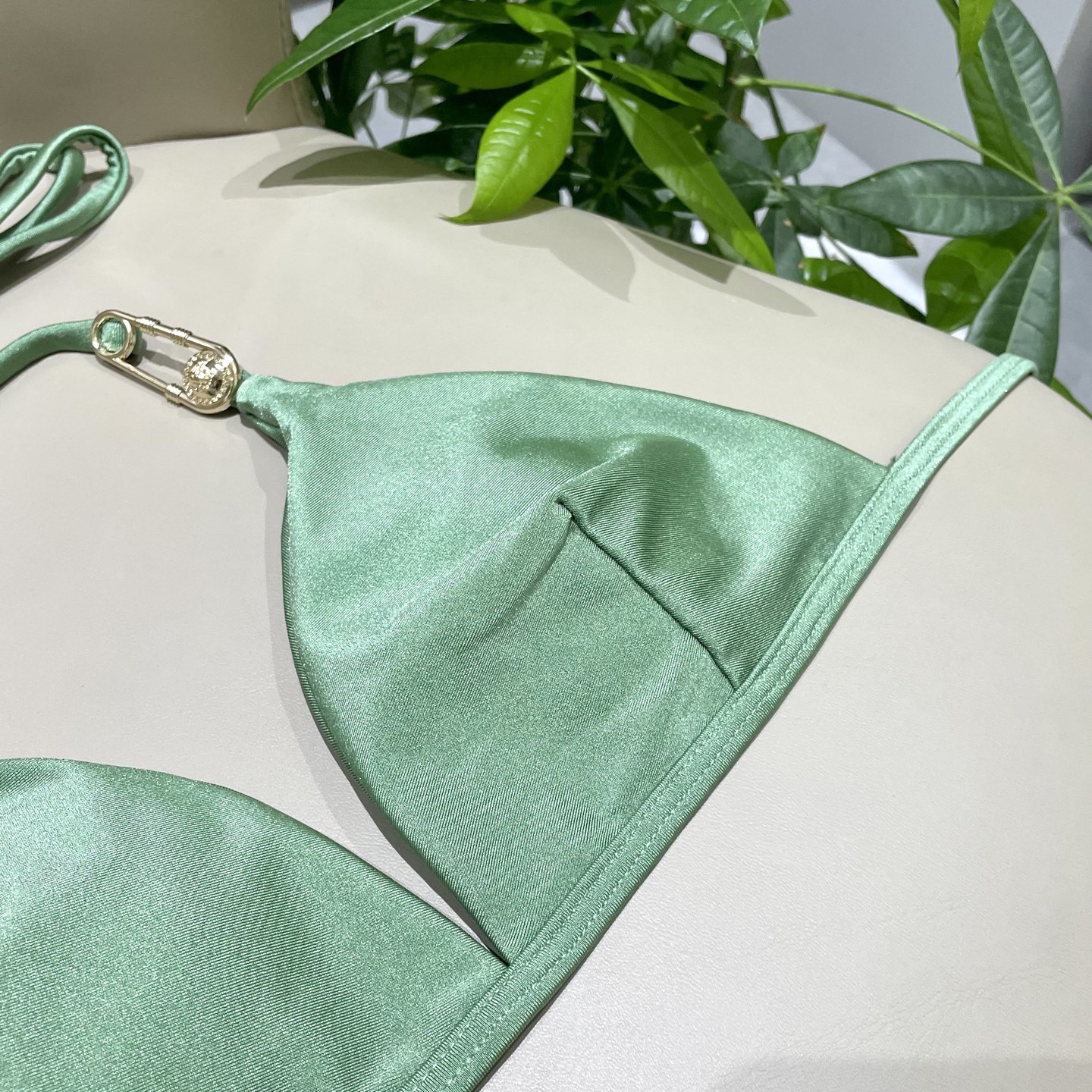 范思哲比基尼泳衣👙❤️😍🥰适合多种场景的游泳衣🏊‍♀️海边 游泳池 温泉 水上乐园 漂流都可以😌内搭外穿
